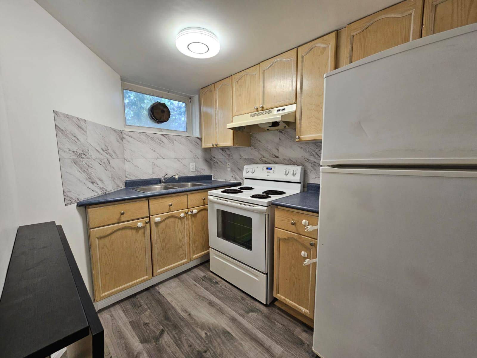 Barrie, ON L4M 2J3,22 Northpark RD