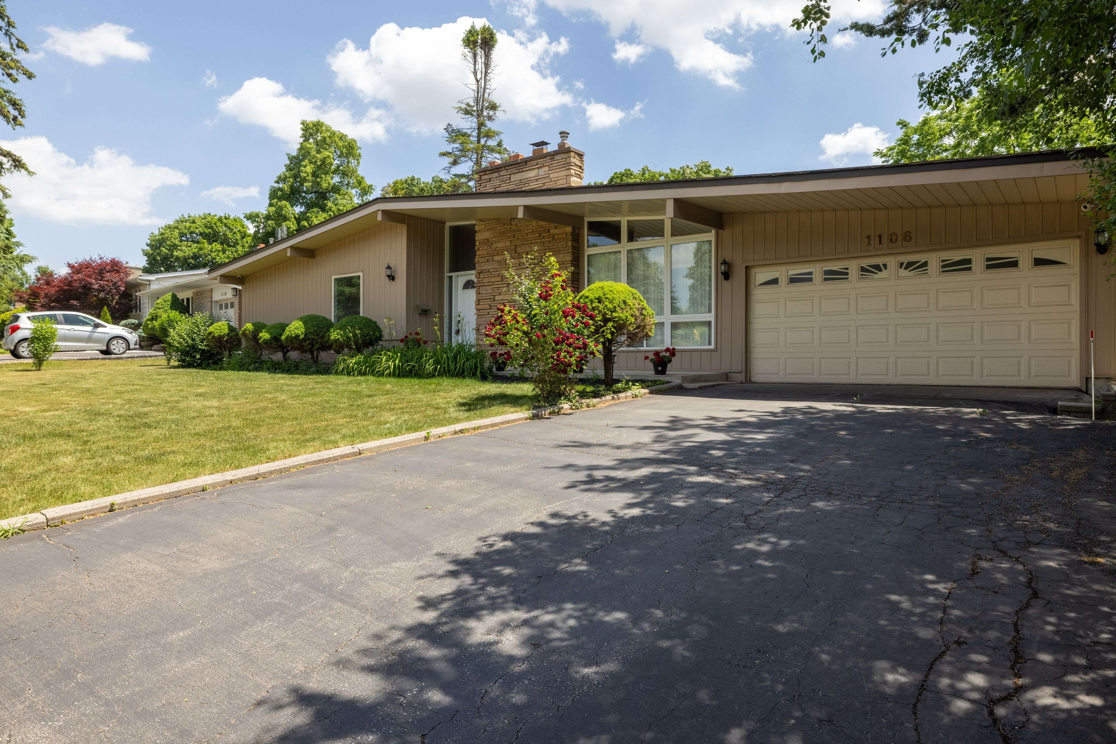 Oakville, ON L6H 1N9,1106 Falgarwood DR