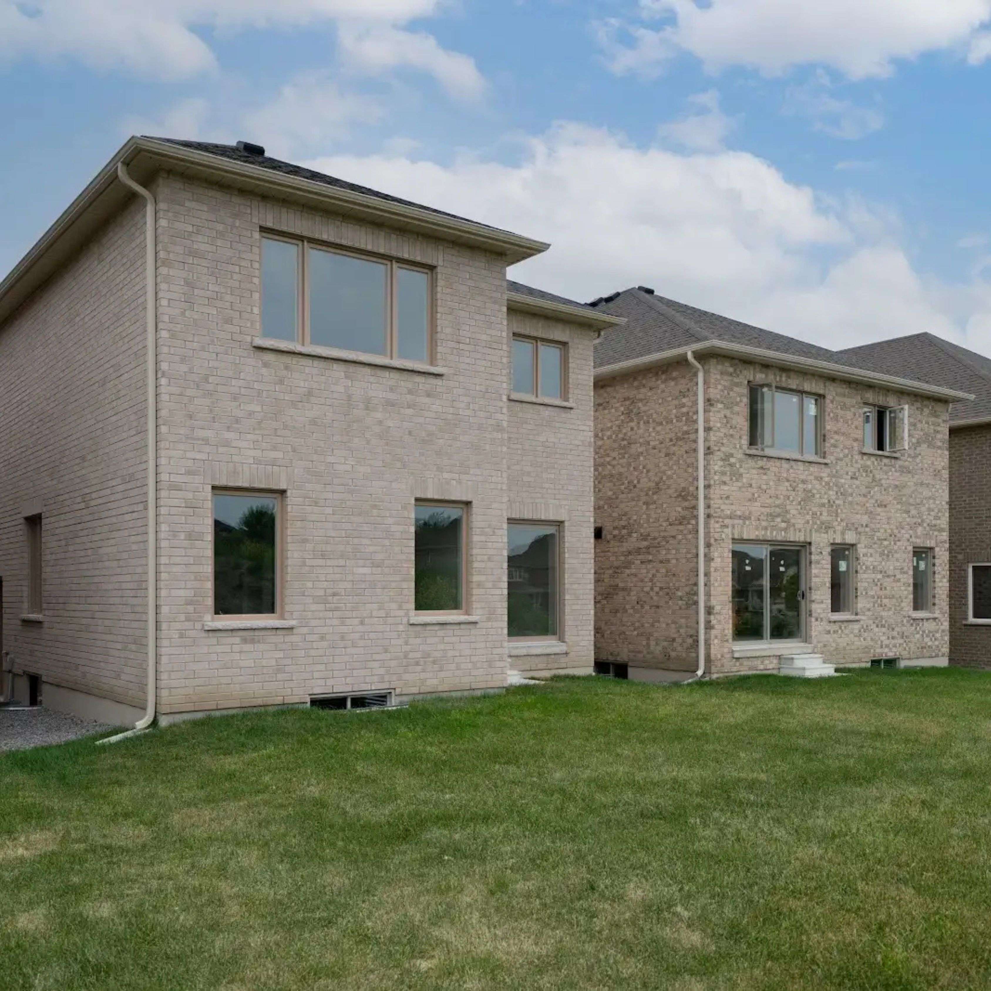 Whitby, ON L1M 0L7,44 St Augustine DR
