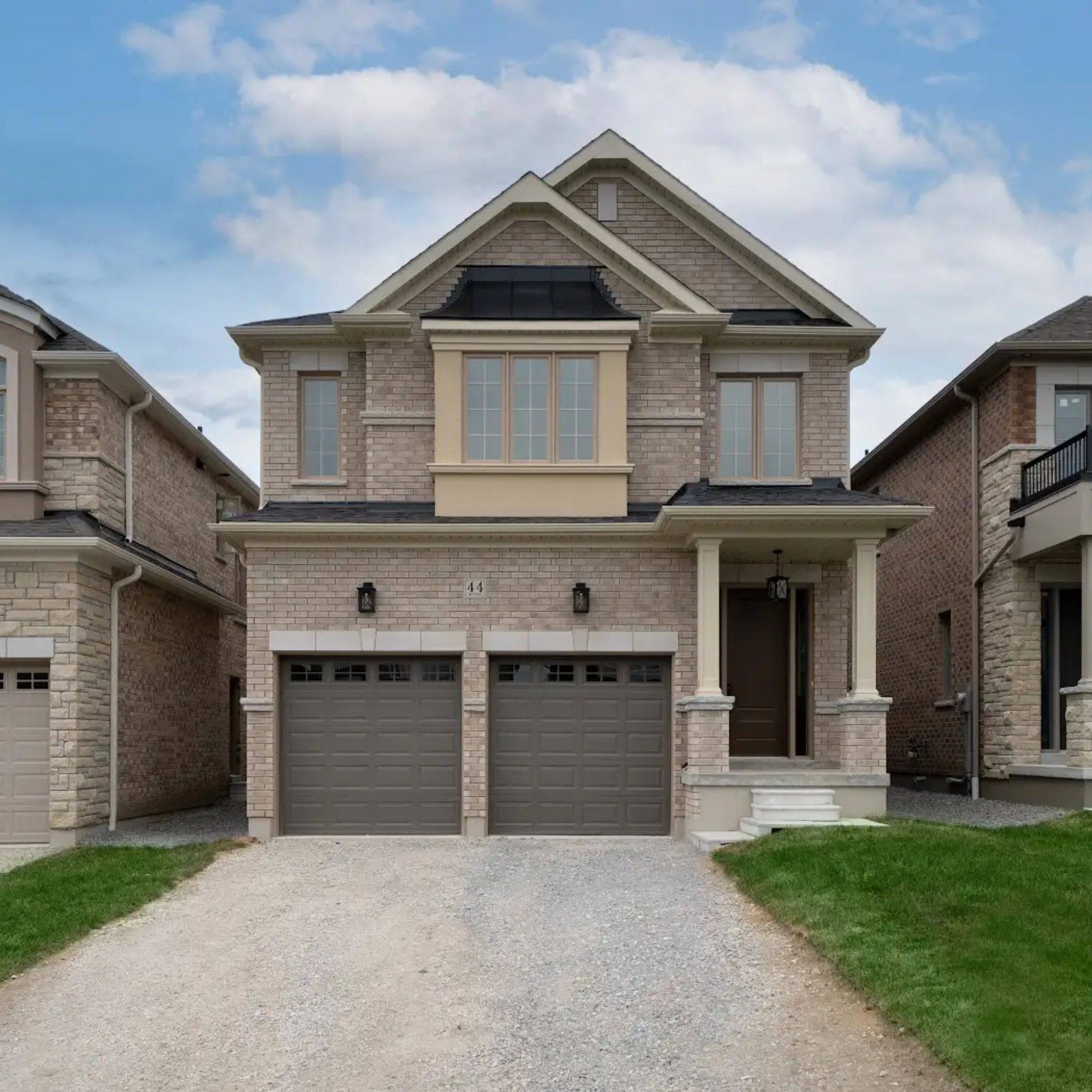 Whitby, ON L1M 0L7,44 St Augustine DR