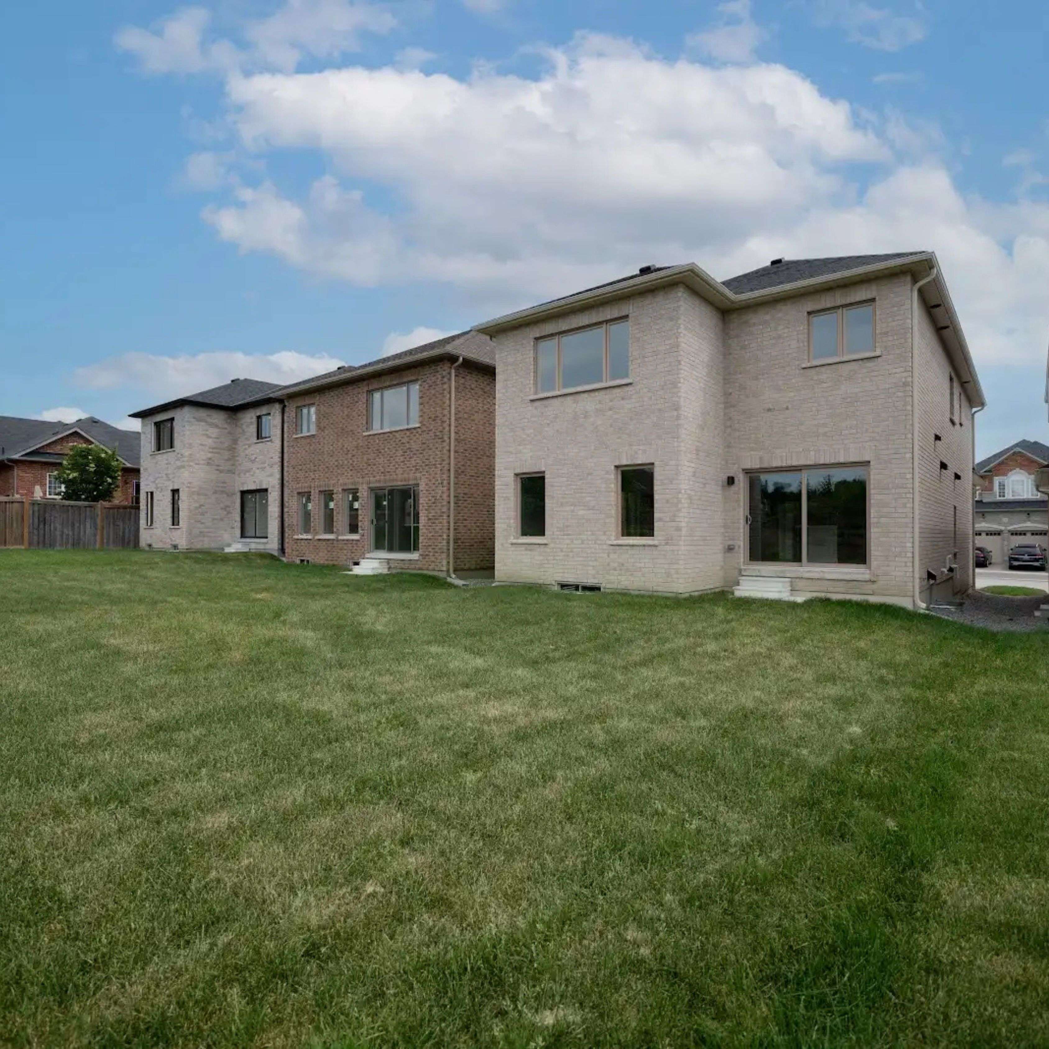 Whitby, ON L1M 0L7,44 St Augustine DR