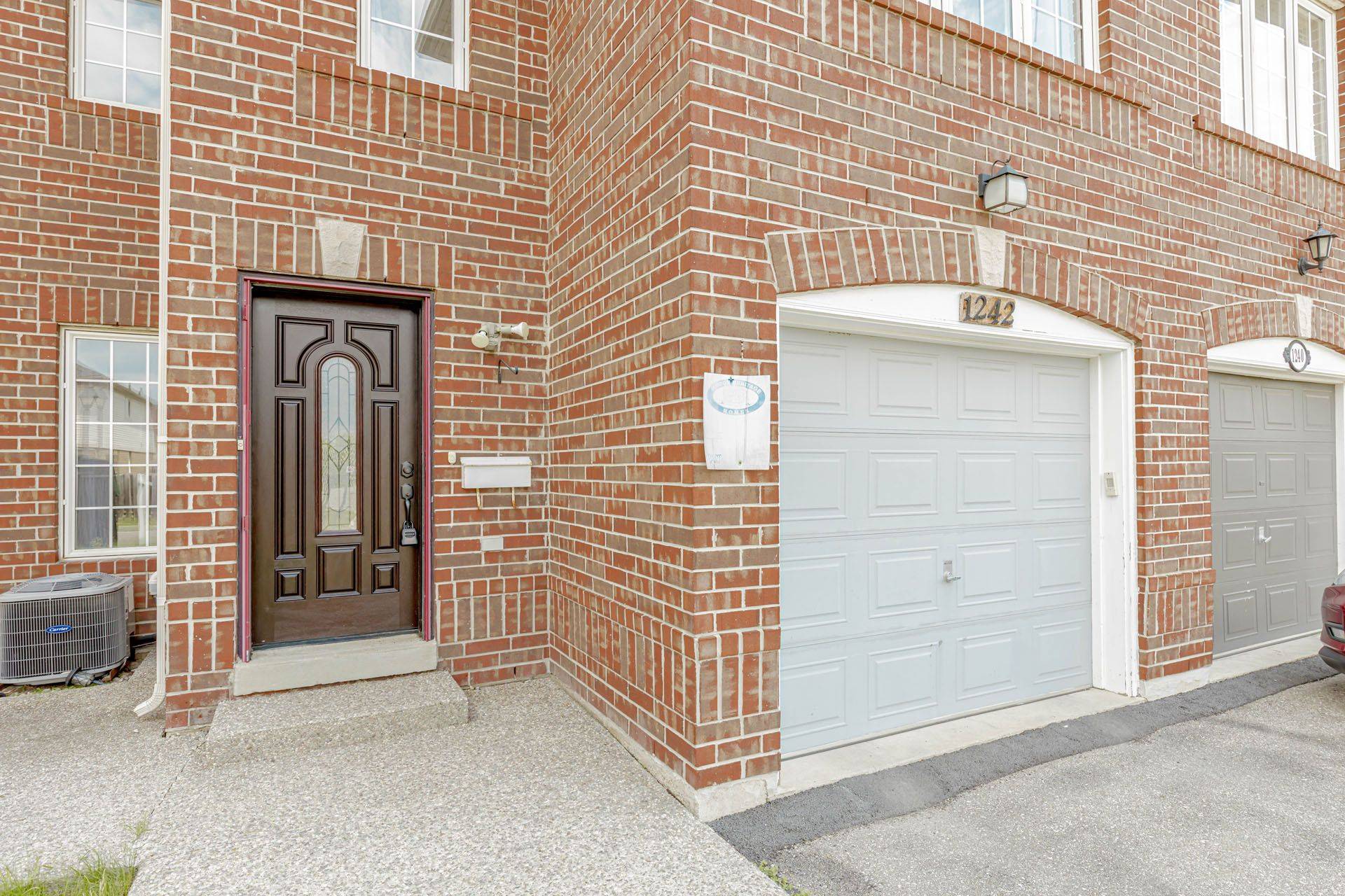 Milton, ON L9T 5R3,1242 Mowat LN