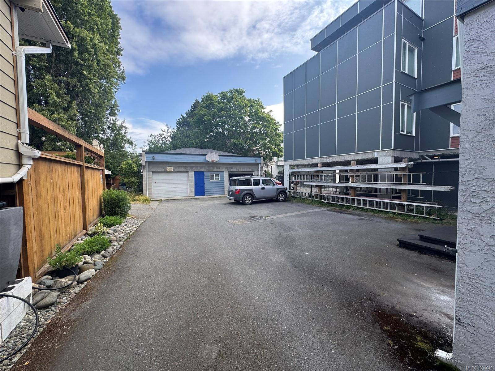 Victoria, BC V8T 1C6,1030 North Park St