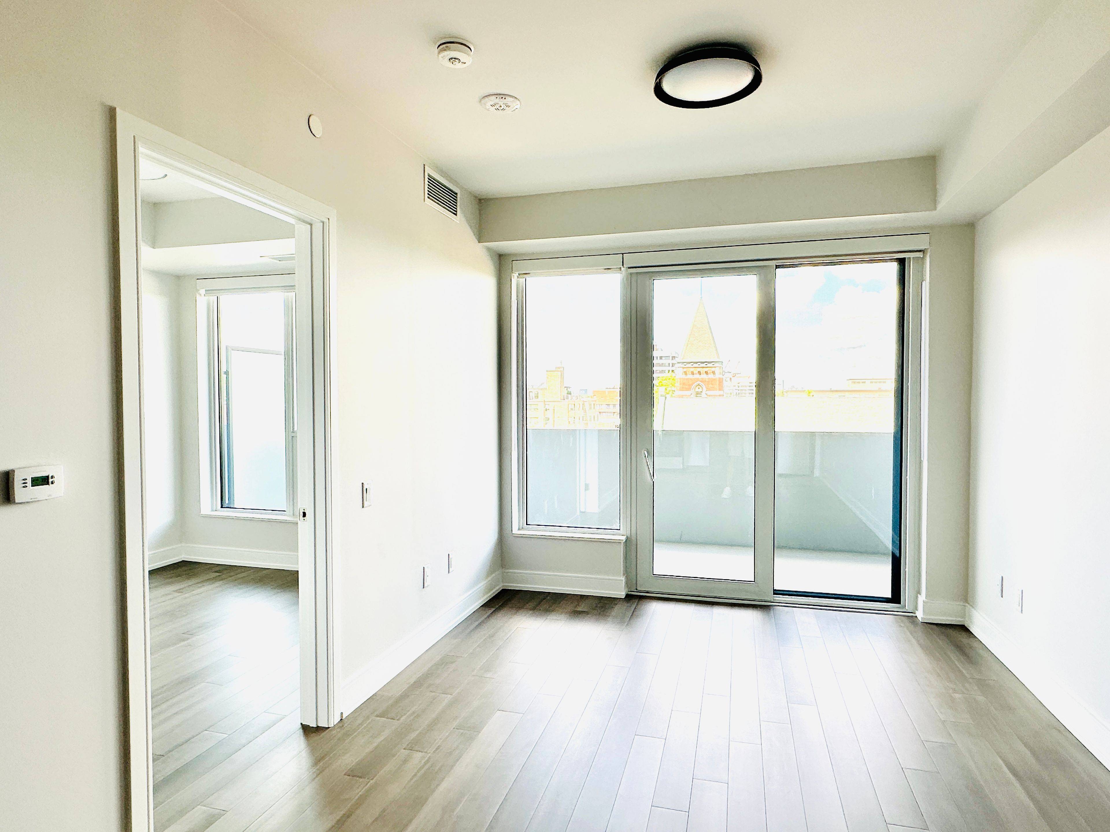 Toronto C04, ON M6B 2Y9,2525 Bathurst ST #1001