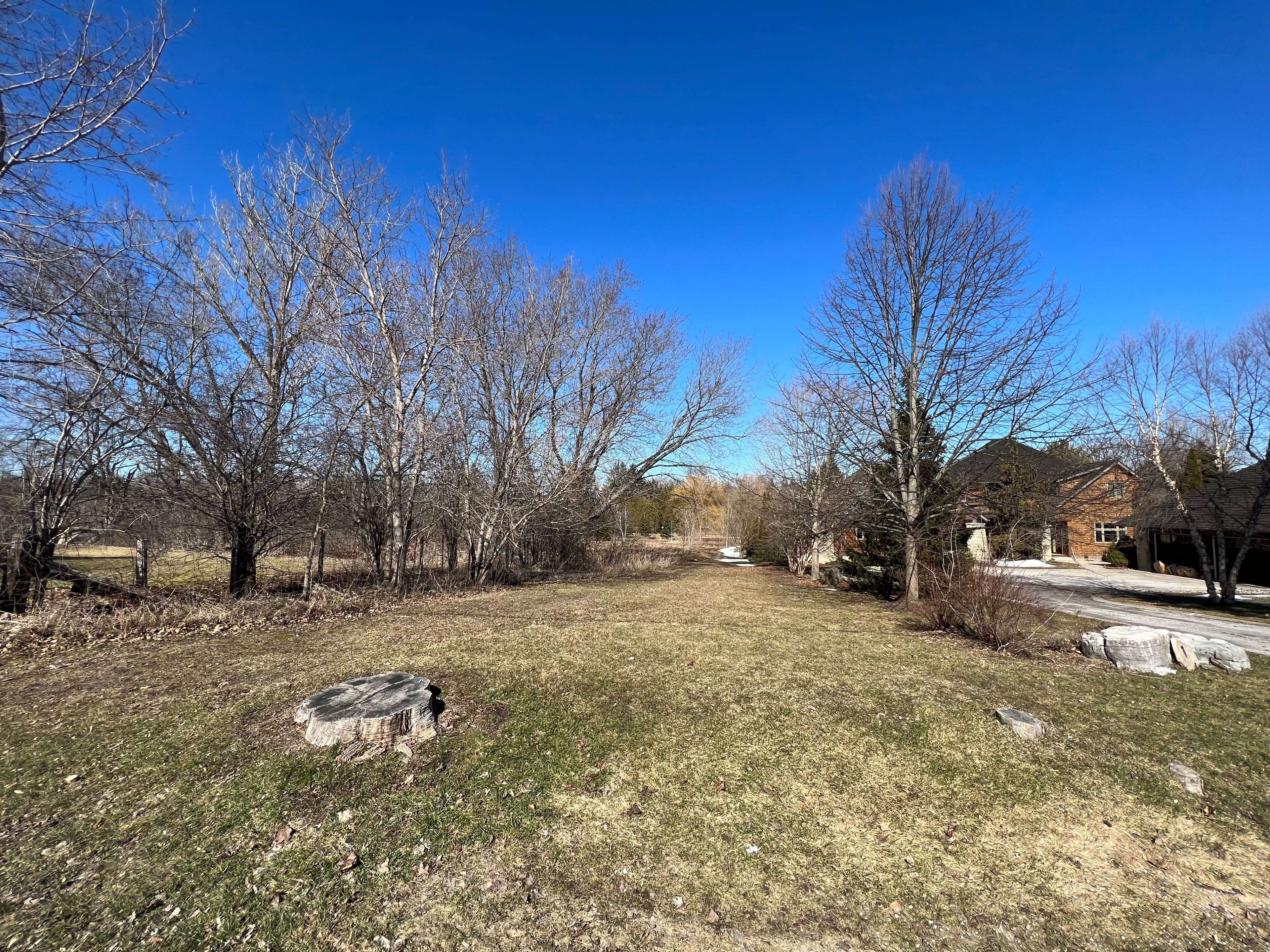 Clarington, ON L0B 1J0,77 KING LN