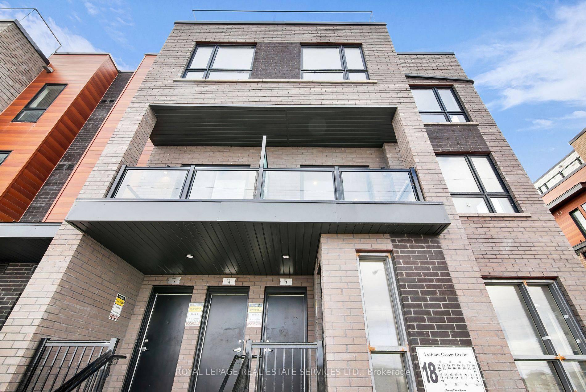 Newmarket, ON L3Y 0H4,18 Lytham Green CIR #3