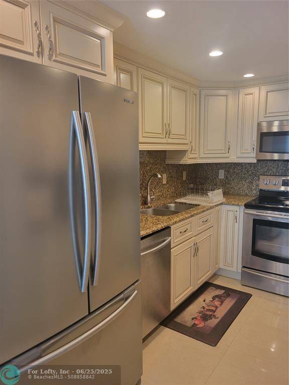 Hollywood, FL 33019,2401 S Ocean Dr  #1108