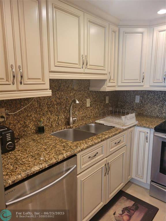 Hollywood, FL 33019,2401 S Ocean Dr  #1108