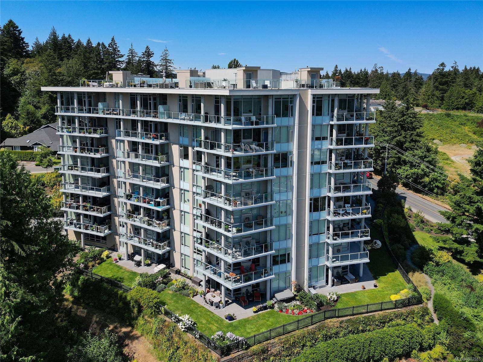 Saanich, BC V8Y 3K3,5388 Hill Rise Terr #403