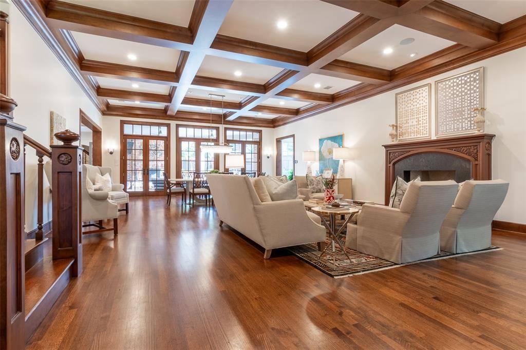 Dallas, TX 75214,6843 Lakewood Boulevard