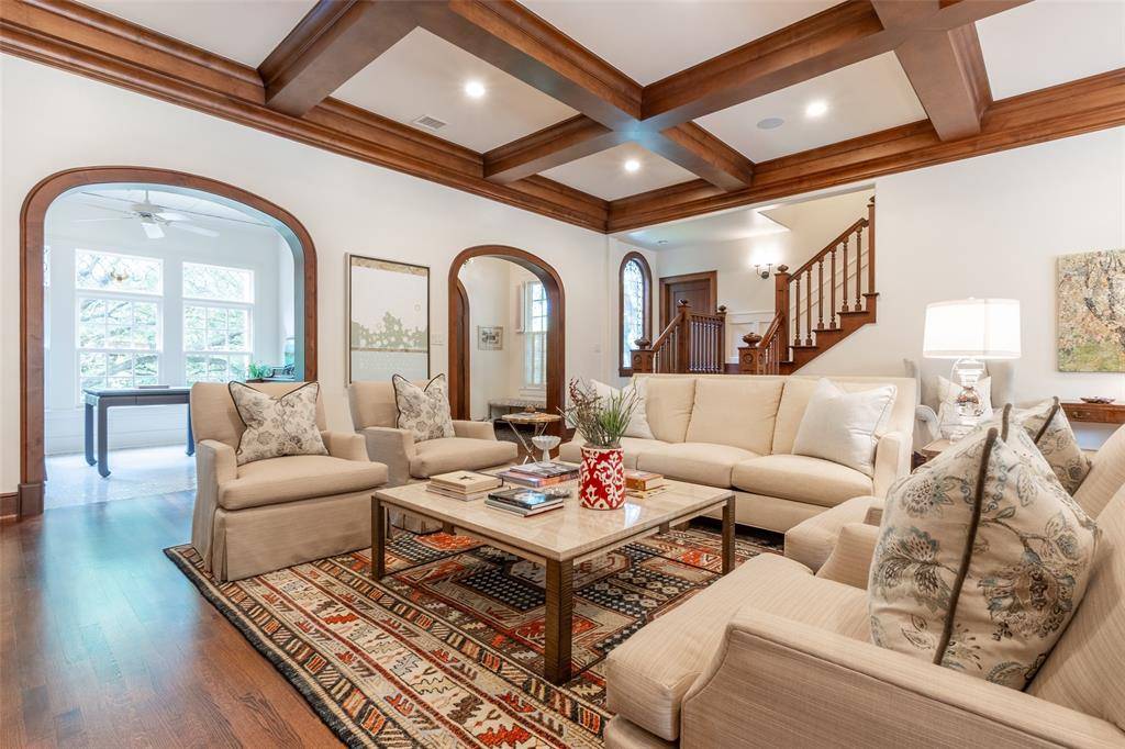 Dallas, TX 75214,6843 Lakewood Boulevard