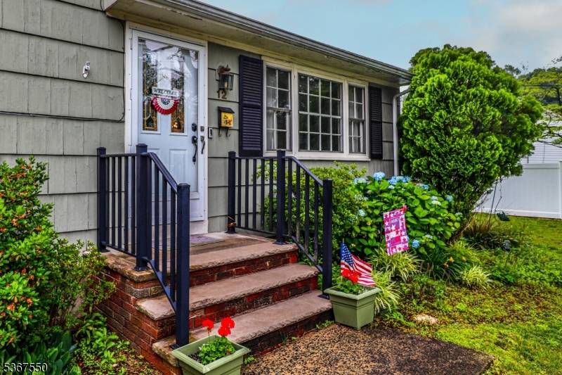Metuchen Boro, NJ 08840,12 Aldrich Ave
