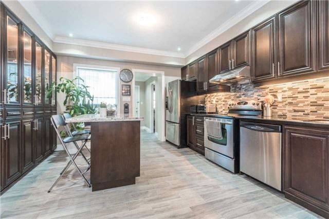 Toronto C01, ON M6J 2P4,174 Bellwoods AVE