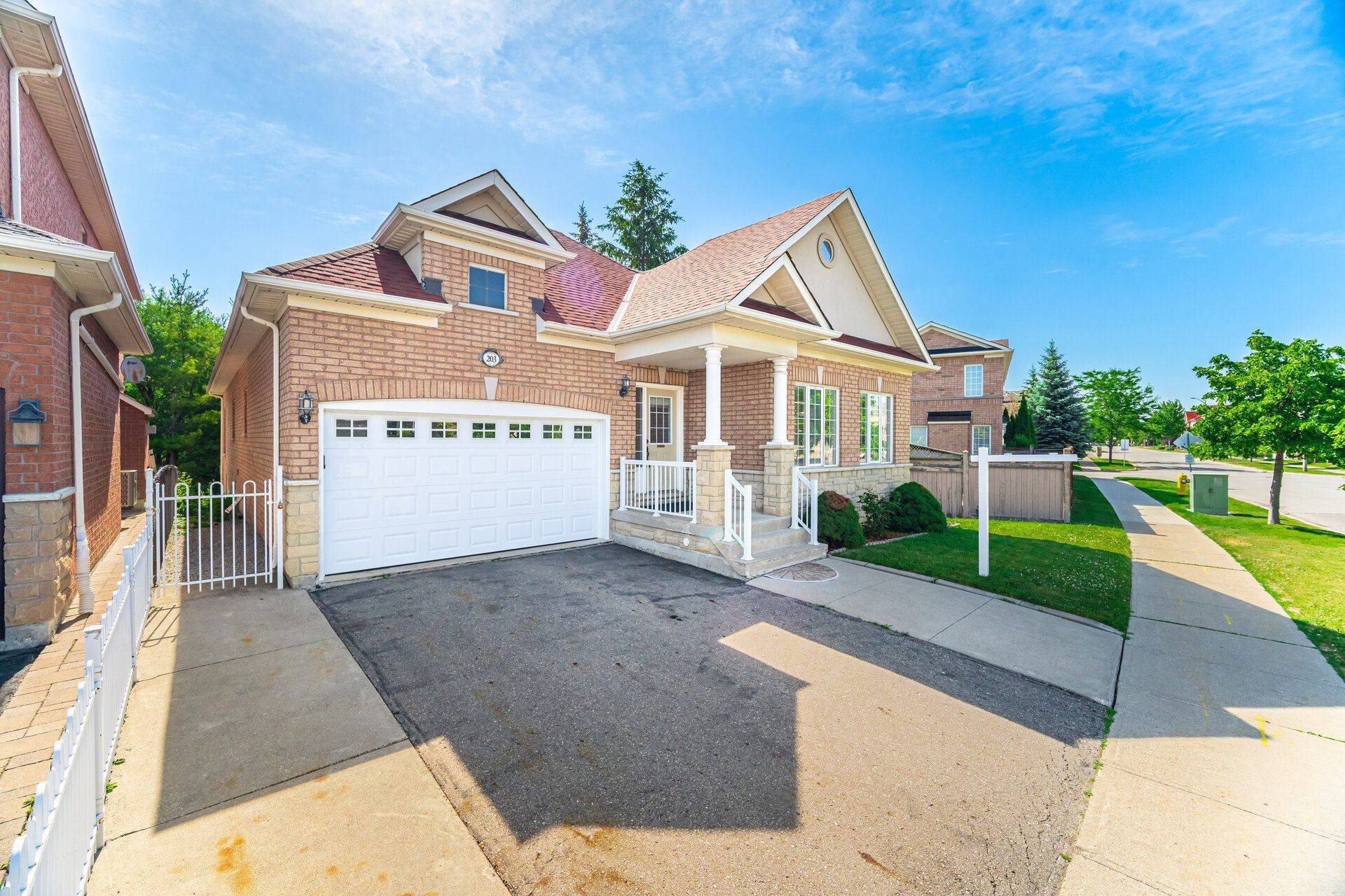 Vaughan, ON L4H 3J4,203 Starling BLVD