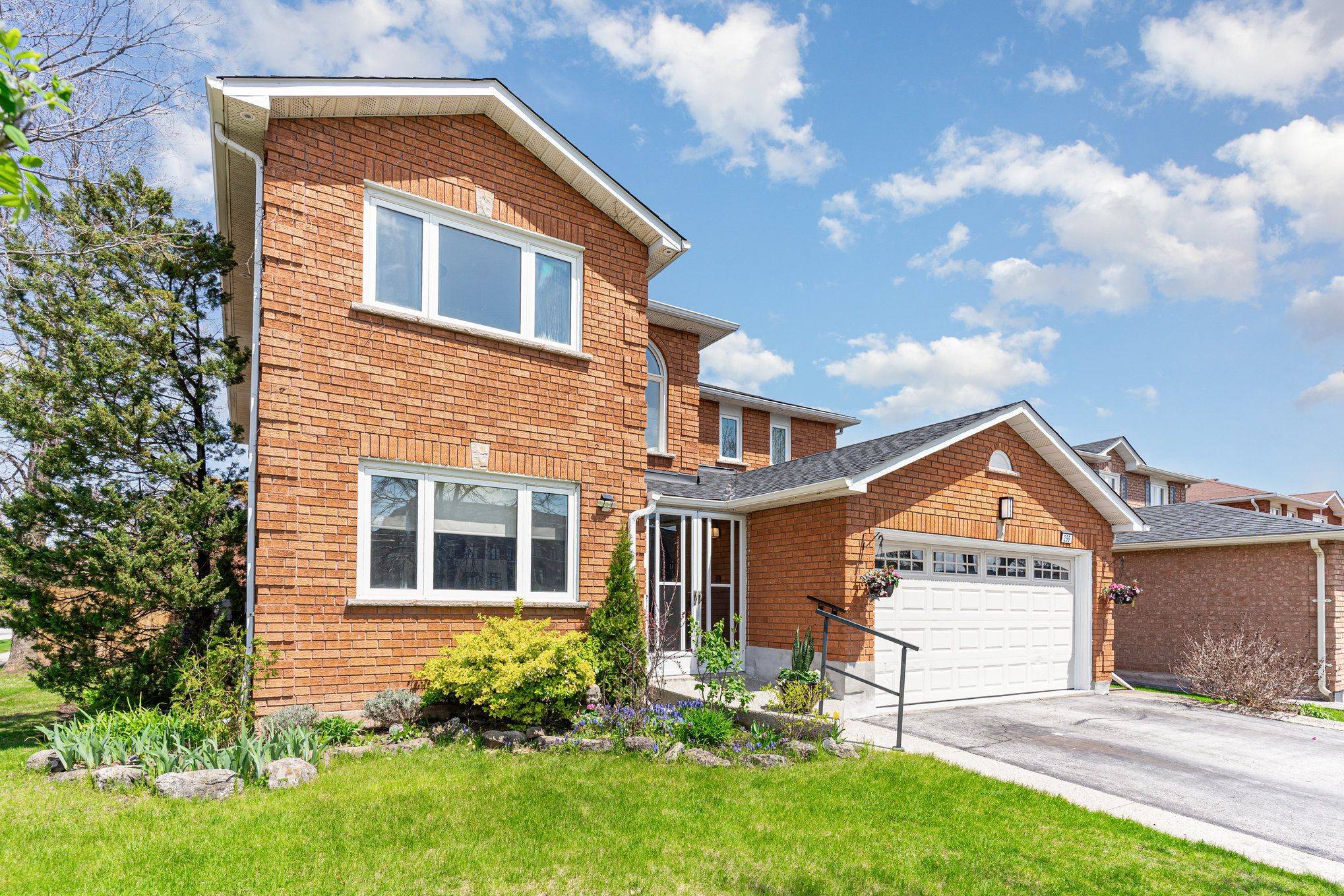 Oakville, ON L6H 4V3,299 Hickory CIR