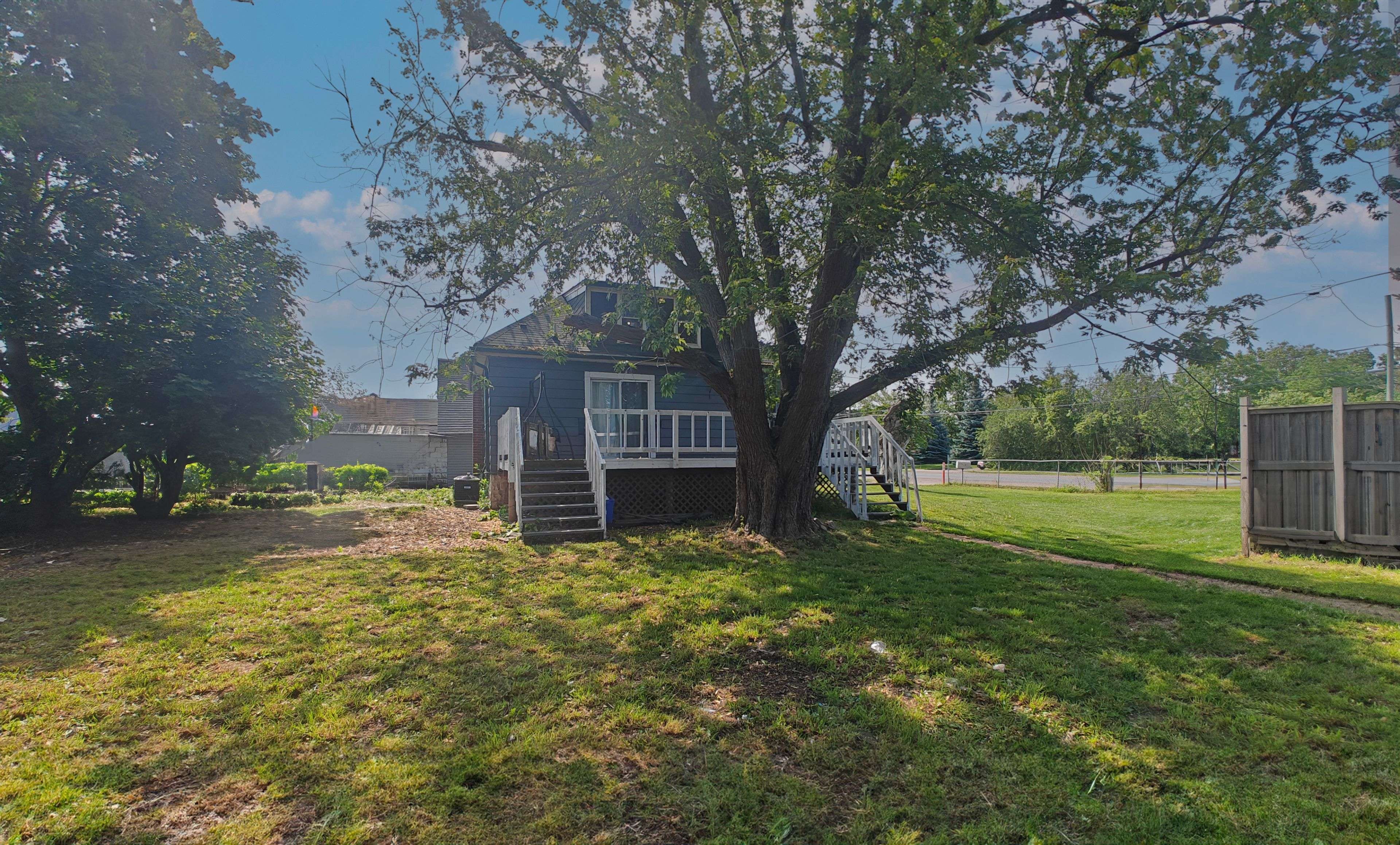 Hamilton, ON L8E 5L7,719 Barton ST