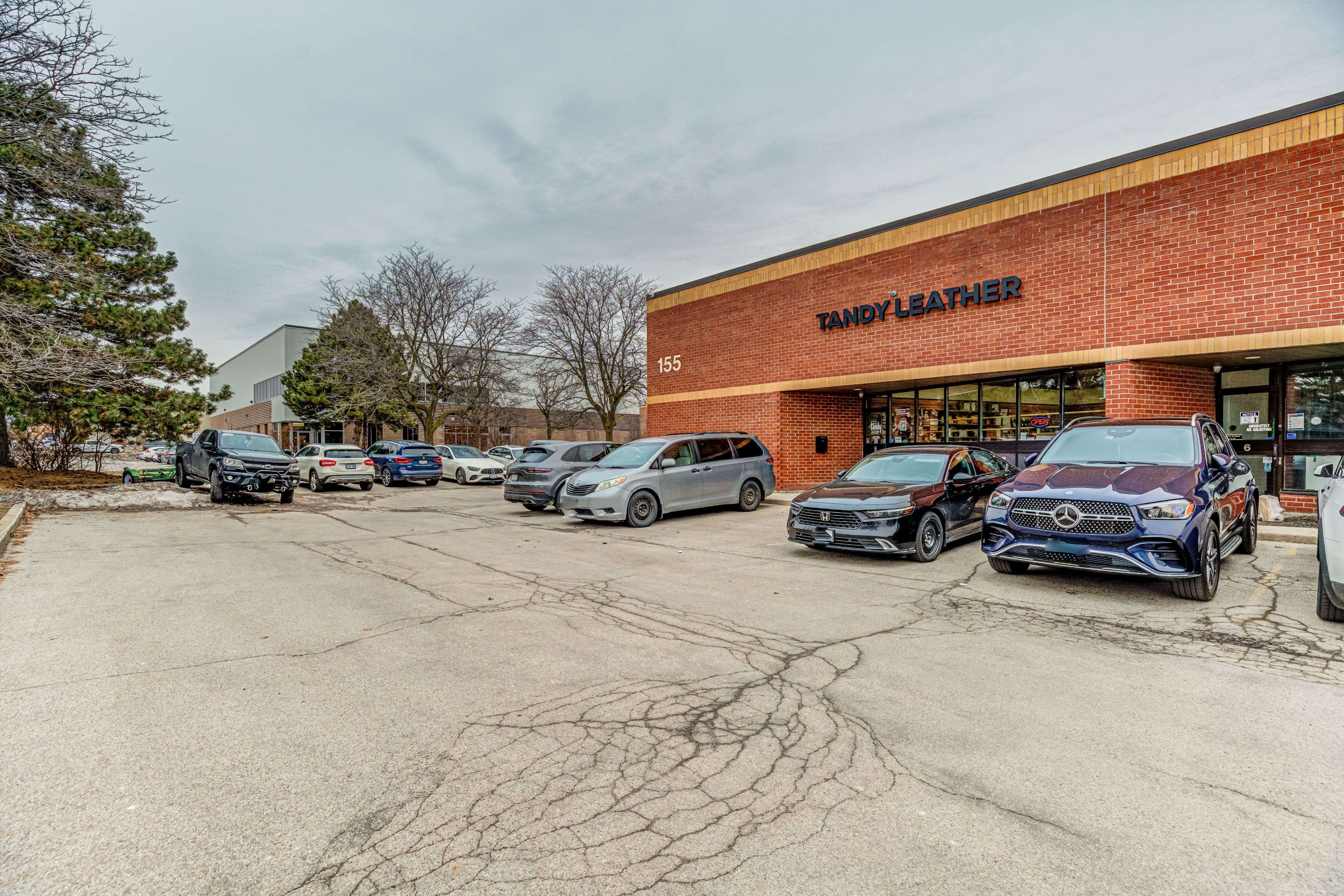Richmond Hill, ON L4B 1E1,155 West Beaver Creek RD #5