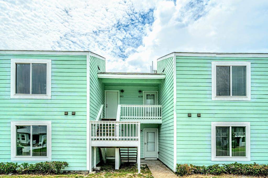 Rockport, TX 78382,609 Lauderdale Dr.