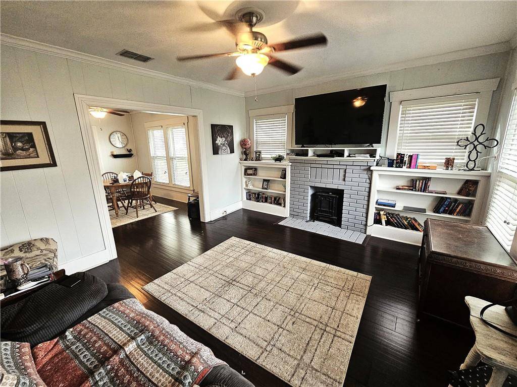 Groesbeck, TX 76642,706 W Navasota Street