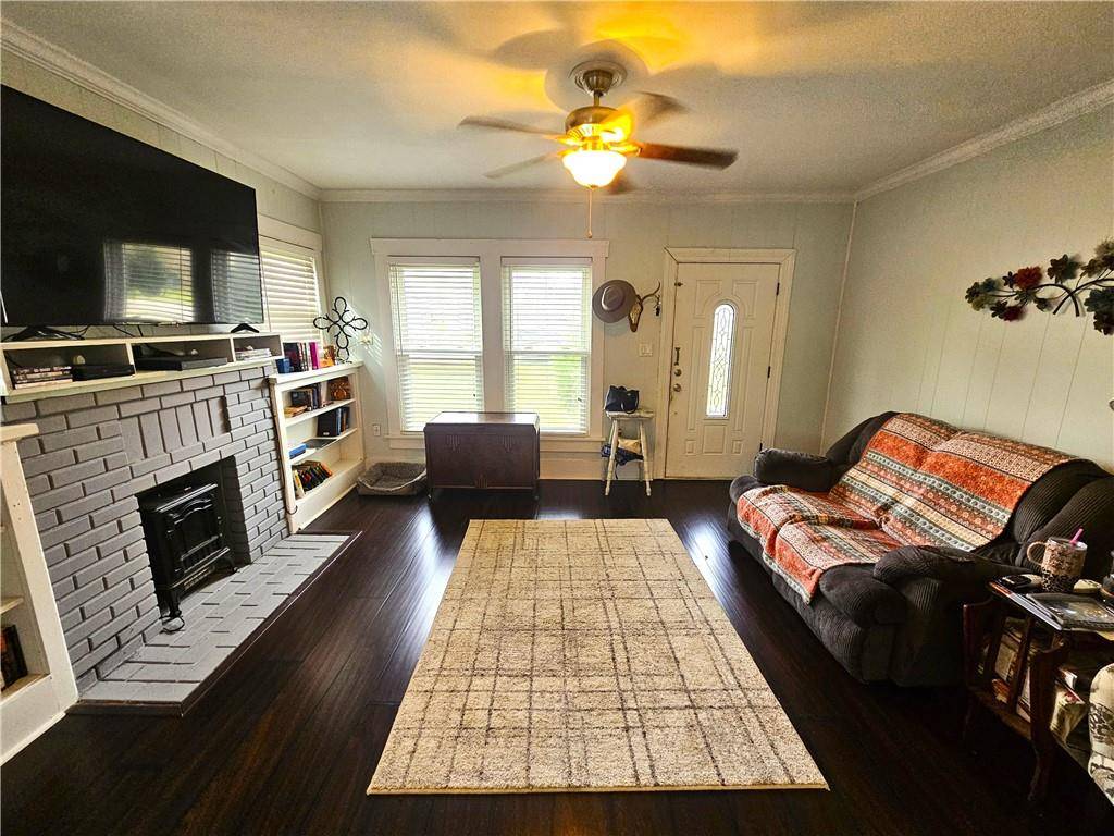 Groesbeck, TX 76642,706 W Navasota Street