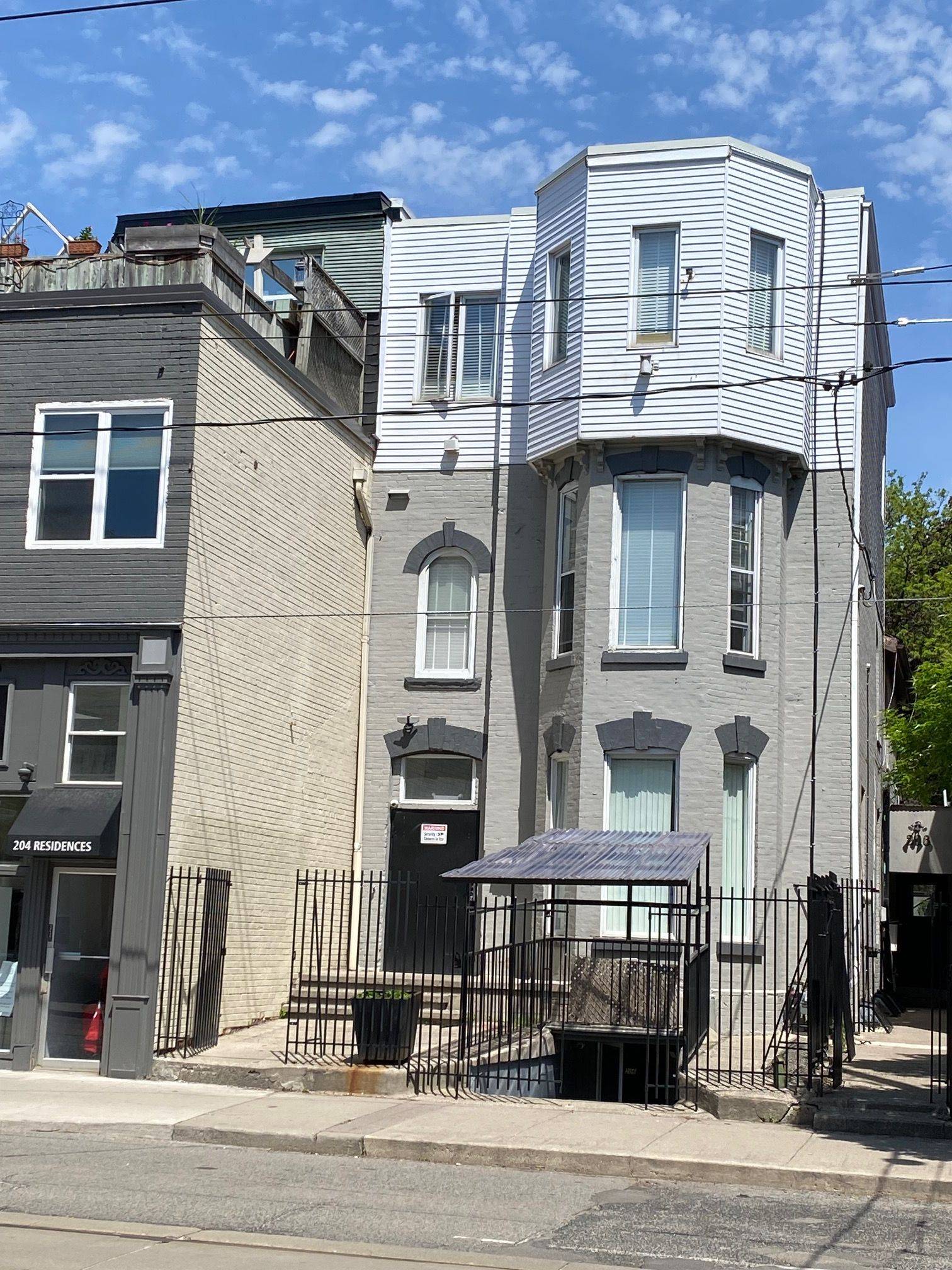 Toronto C08, ON M5A 2L1,206 Carlton ST #305