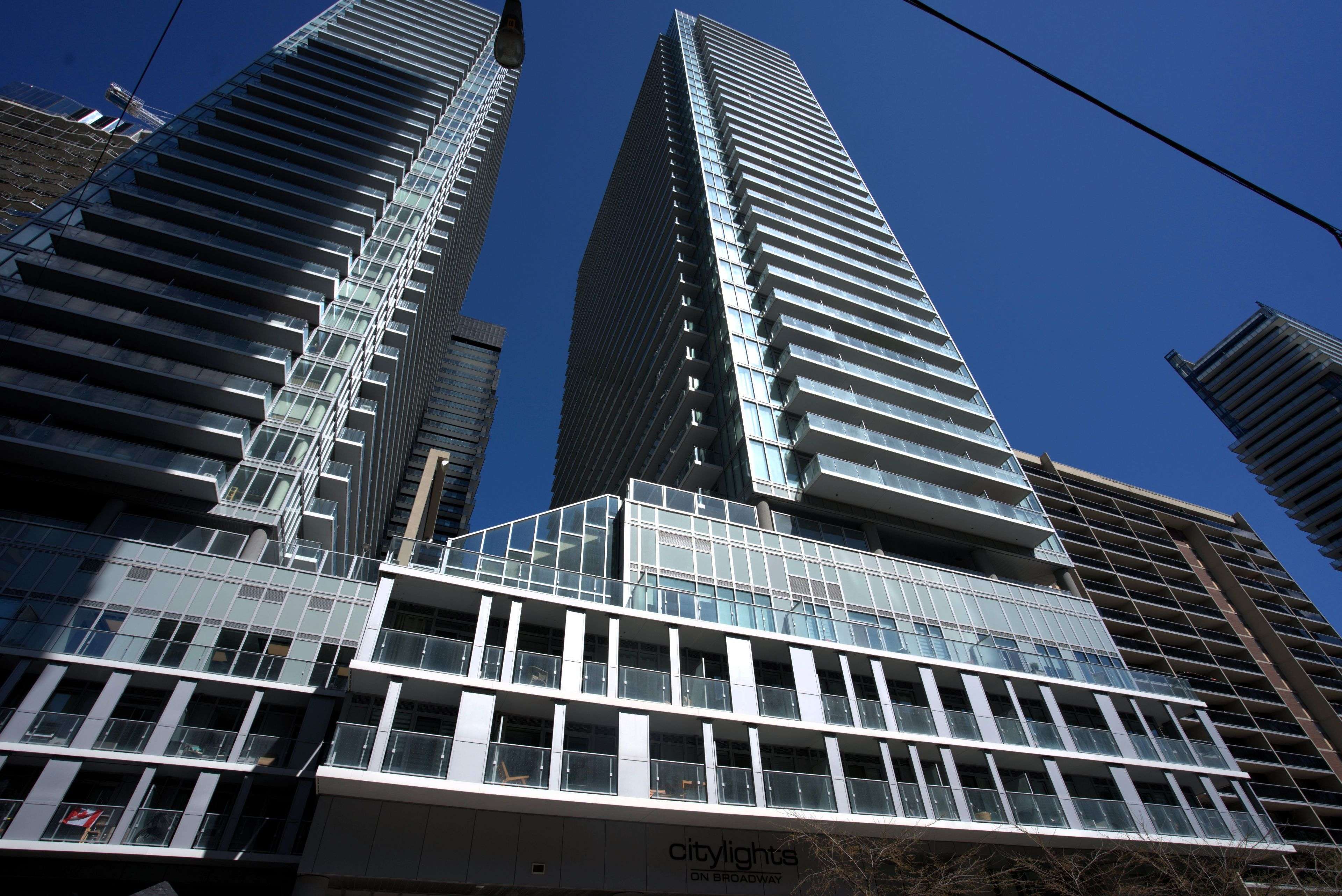 Toronto C10, ON M4P 0E4,195 Redpath AVE #PH09