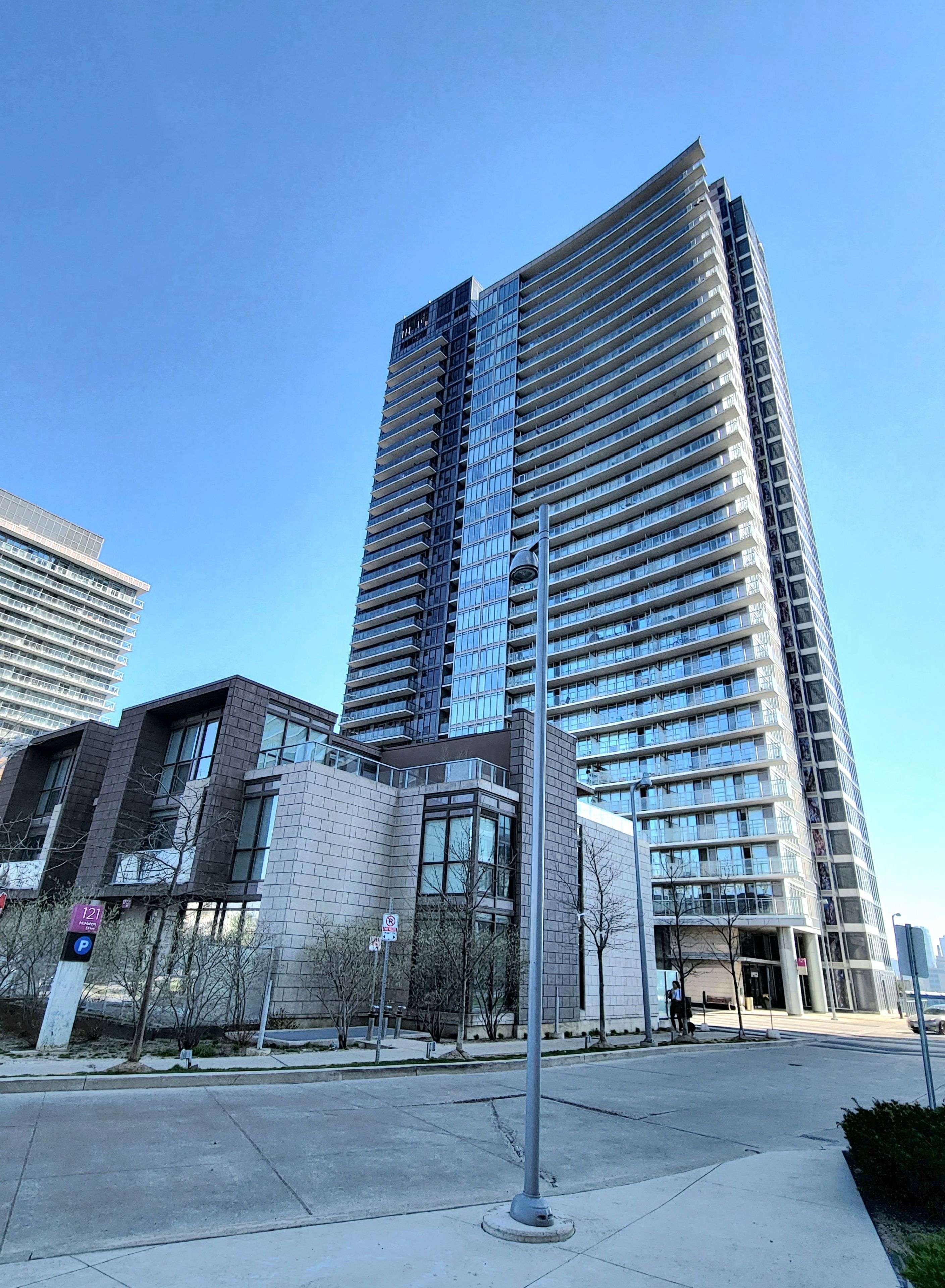 Toronto C15, ON M2K 0C1,121 Mcmahon DR #1916