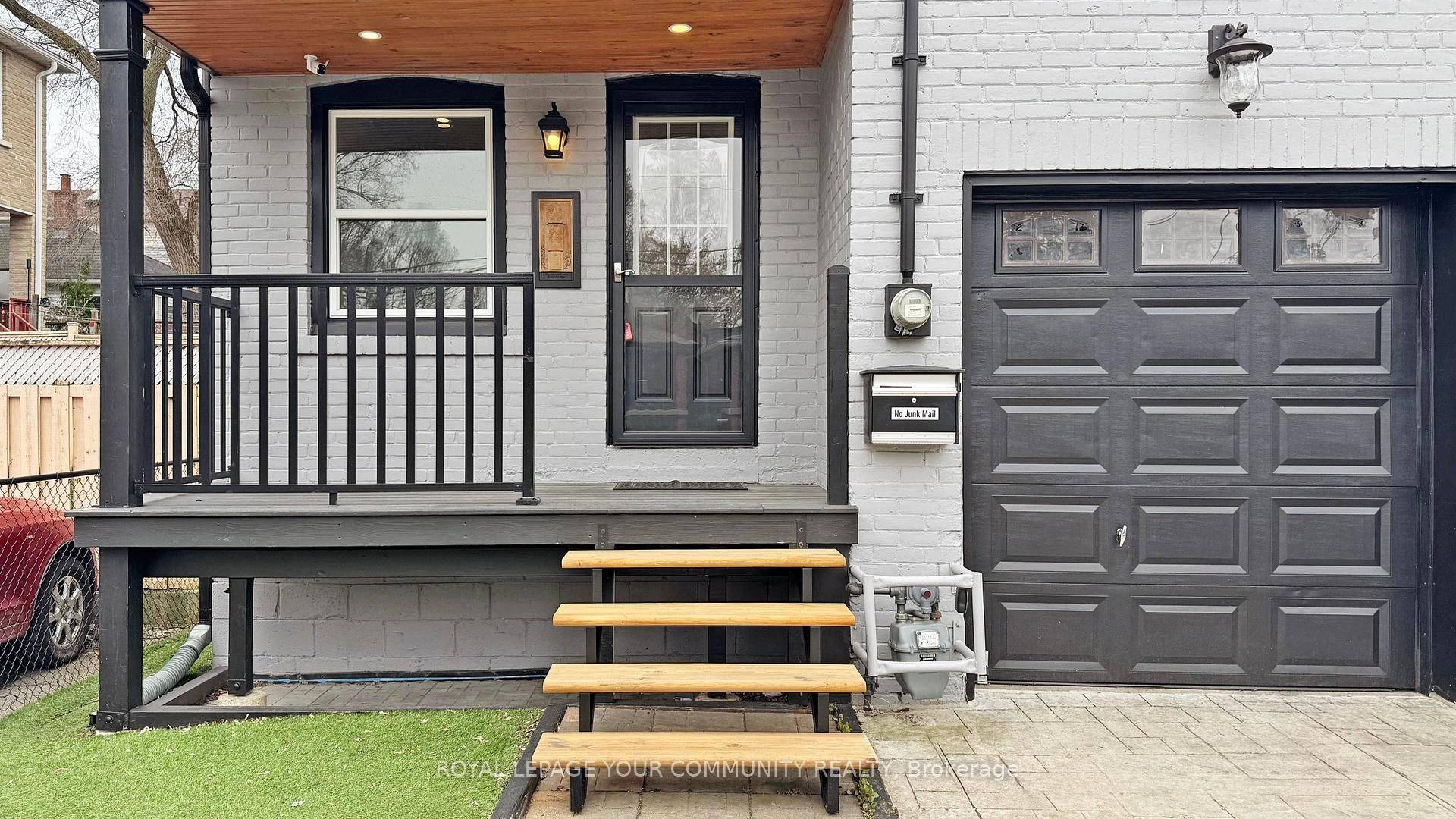 Toronto E03, ON M4C 2S3,31 Hamstead AVE