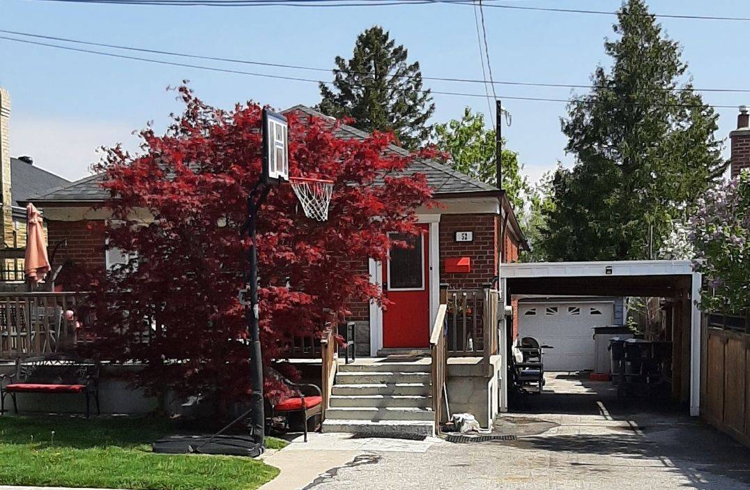 Toronto E04, ON M1P 1N5,52 Ellendale DR