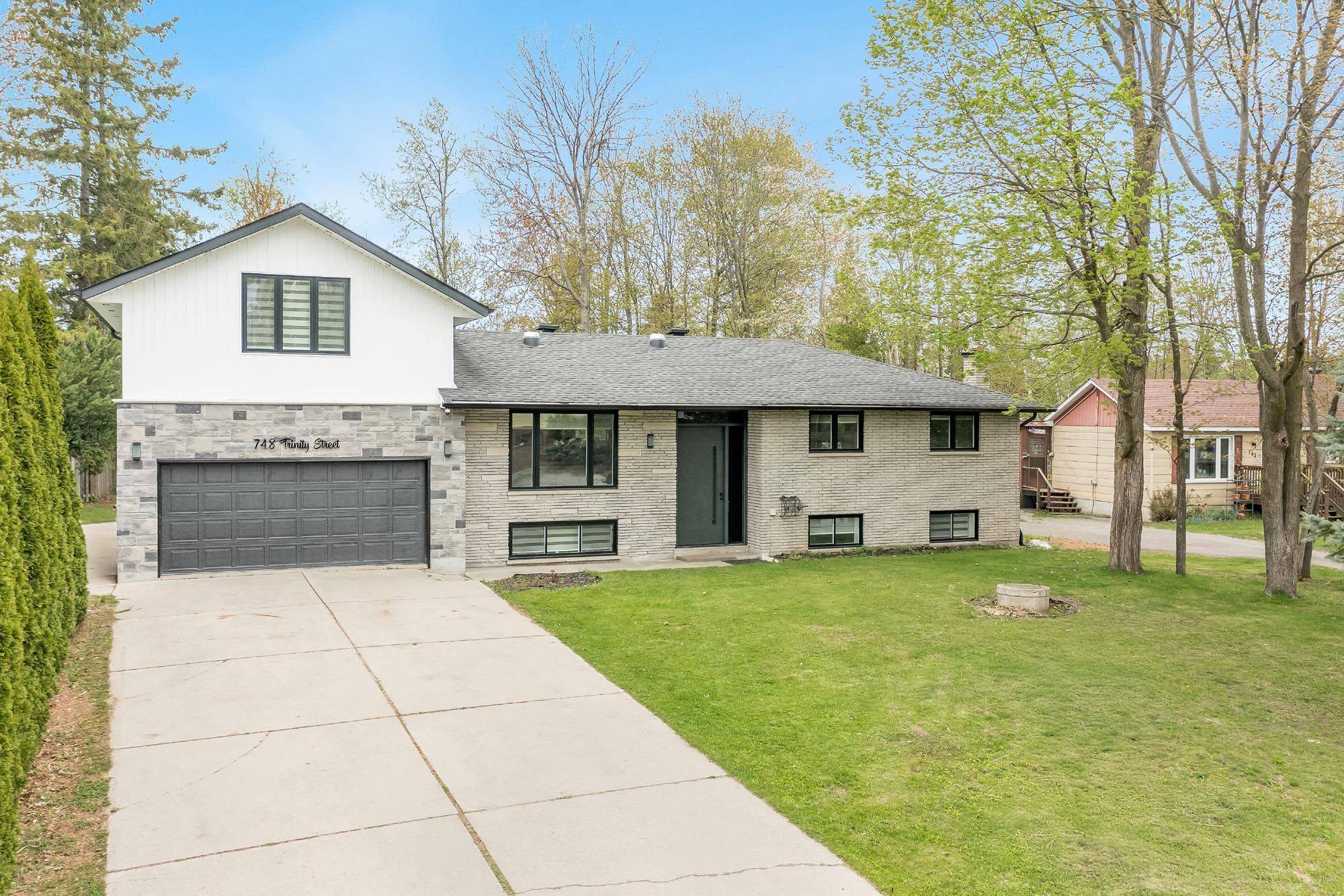 Innisfil, ON L9S 2G8,748 Trinity ST