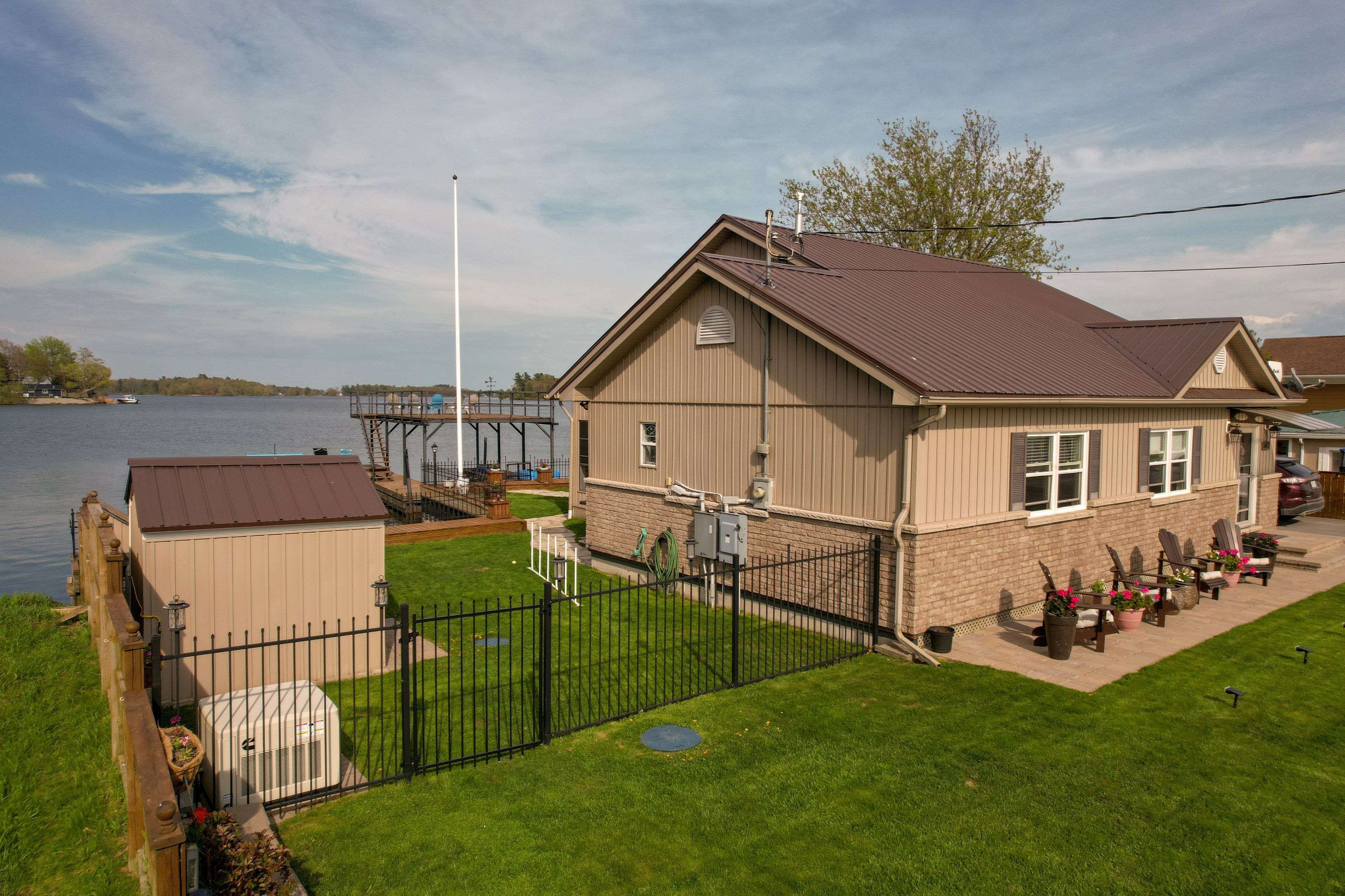 Gananoque, ON K7G 2V5,356 HOWE ISLAND FERRY RD