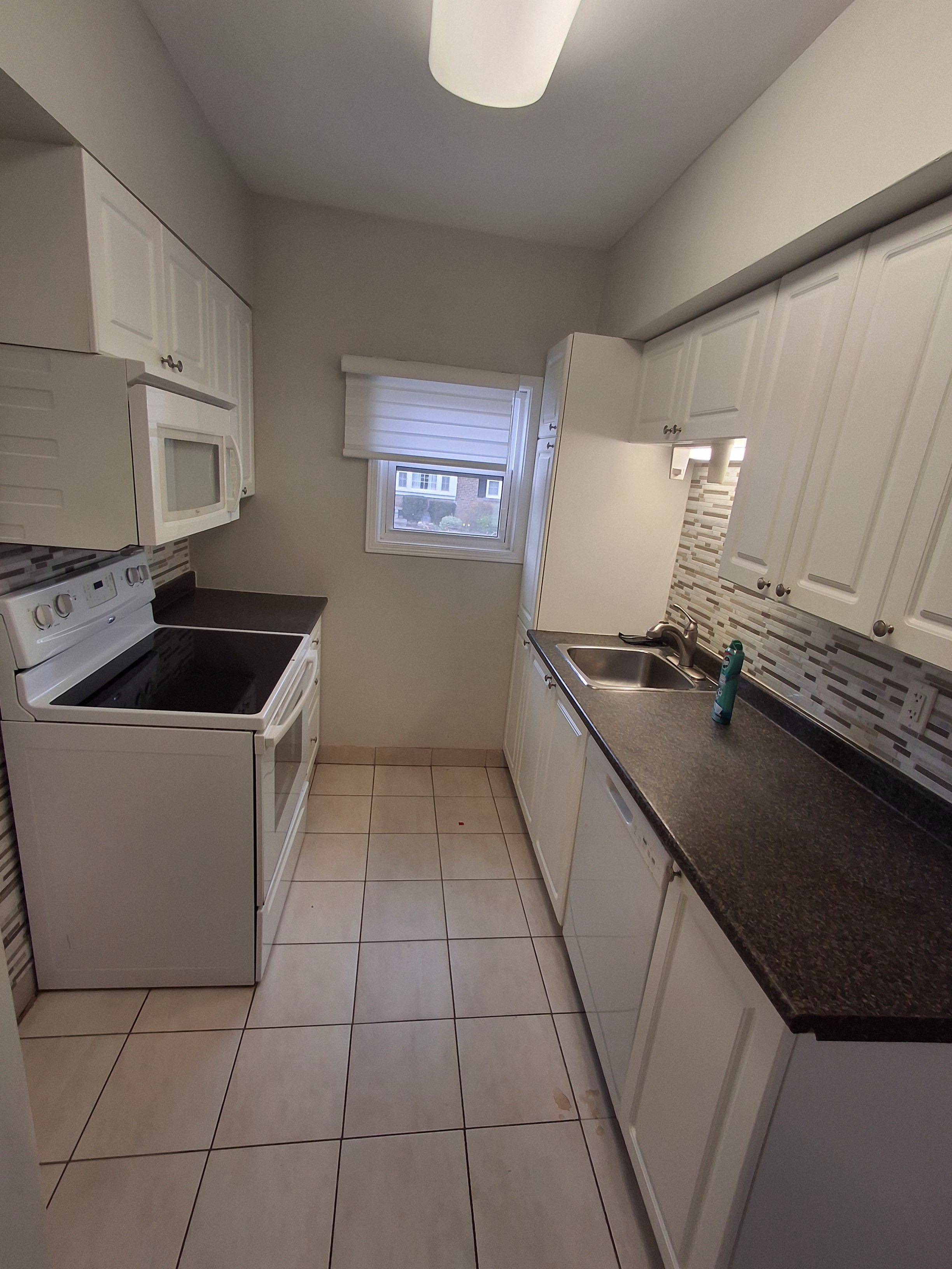 Toronto C04, ON M5N 2G4,1220 Avenue RD #1