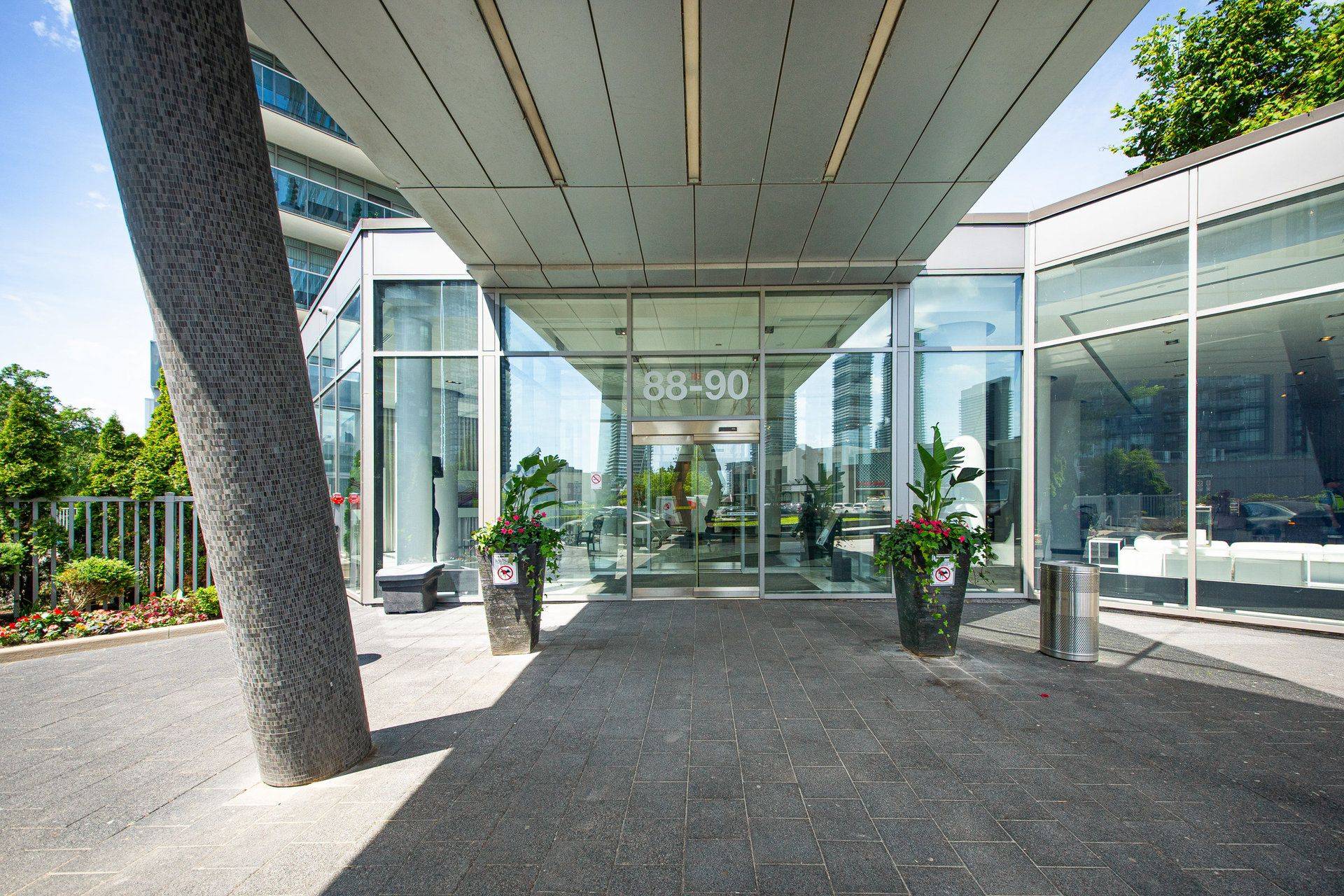 Toronto W06, ON M8Y 0B6,90 Park Lawn RD #308