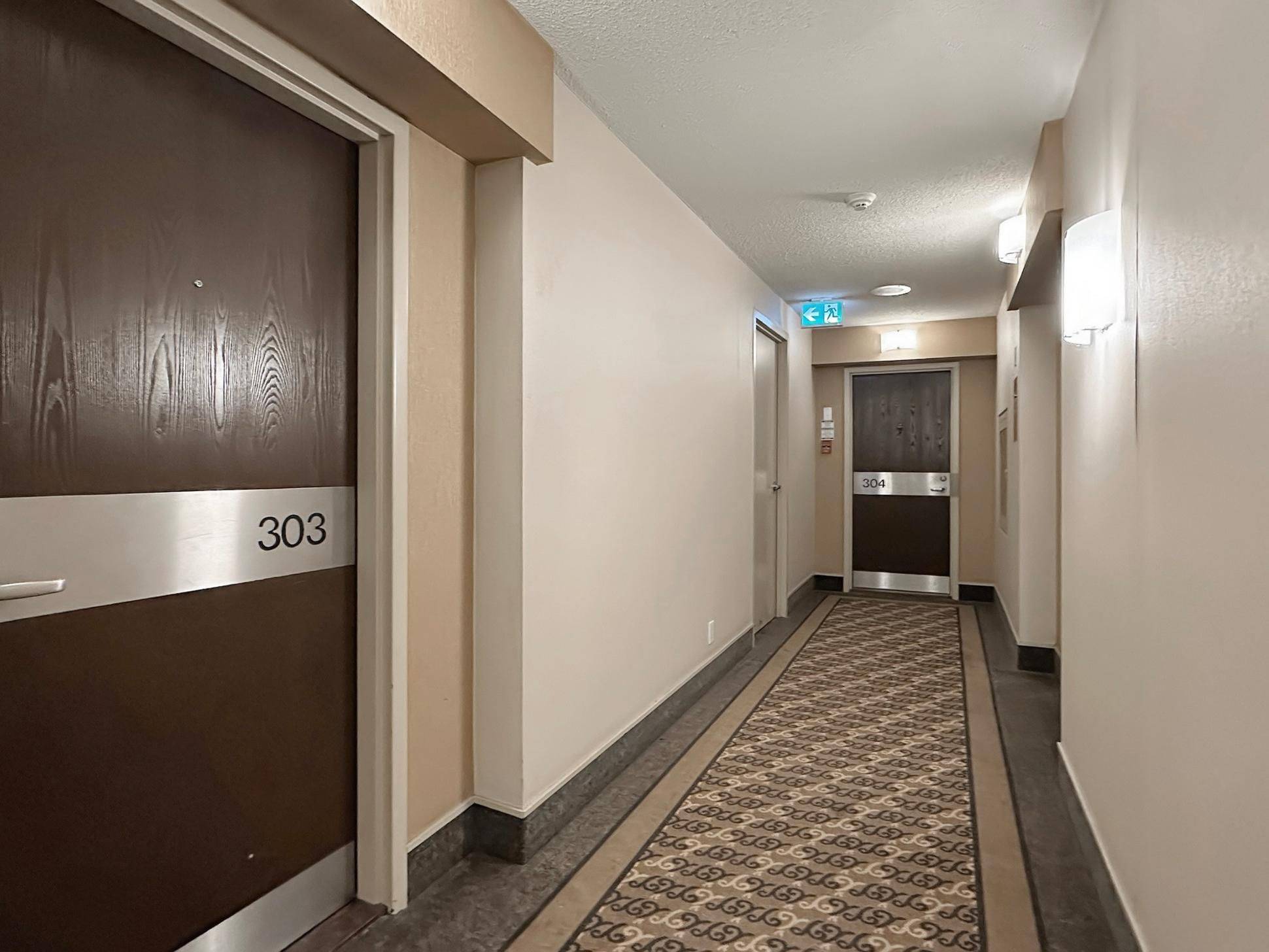 Toronto C01, ON M5G 2J9,717 Bay AVE #303