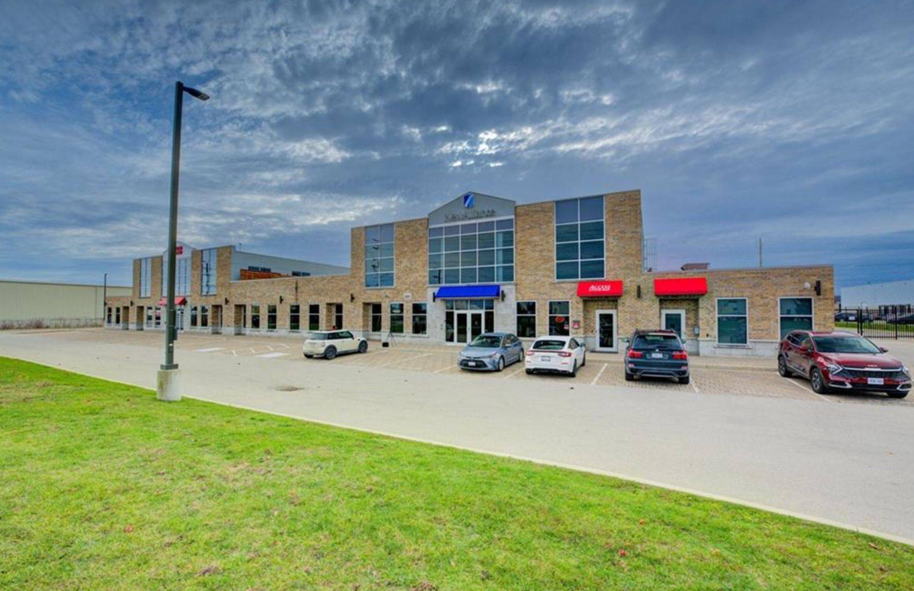 Burlington, ON L7N 3V1,860 Cumberland AVE
