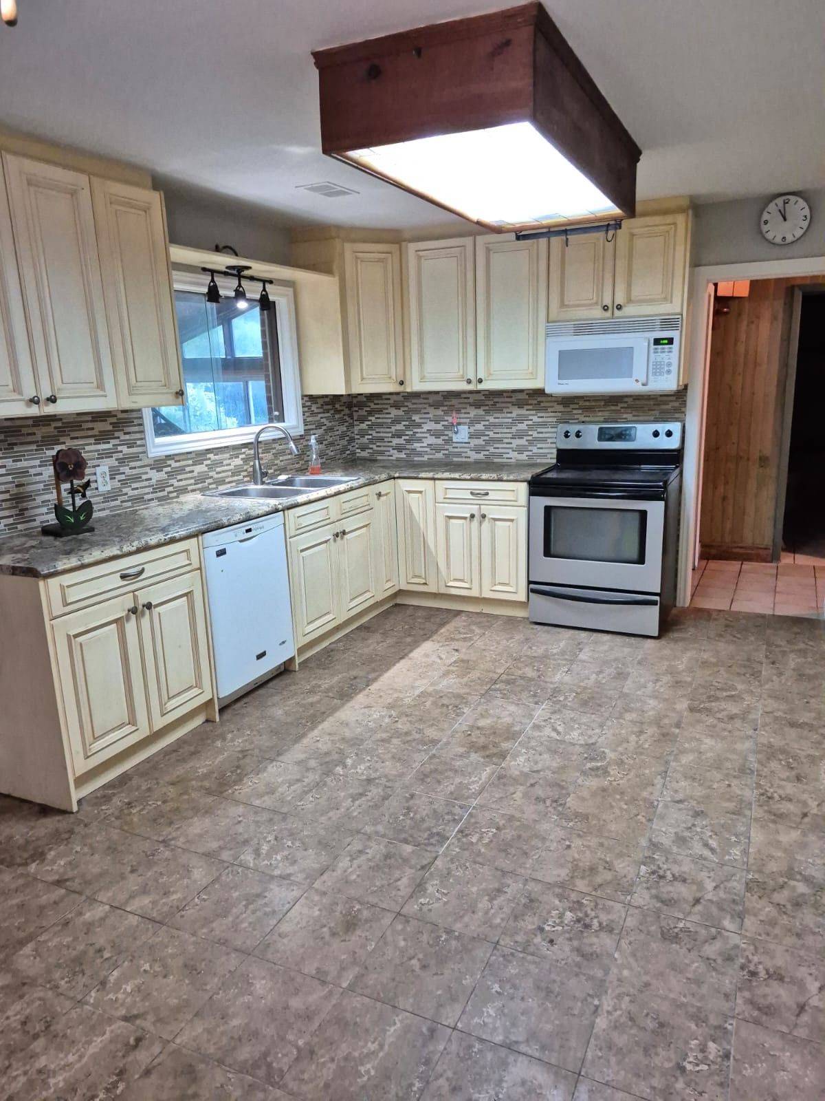 Caledon, ON L7E 3A3,15489 Humber Station RD