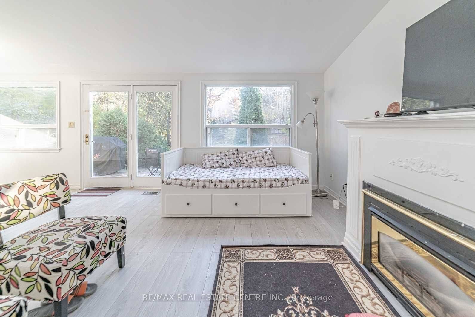 Mississauga, ON L5G 2P2,1514 Drymen CRES