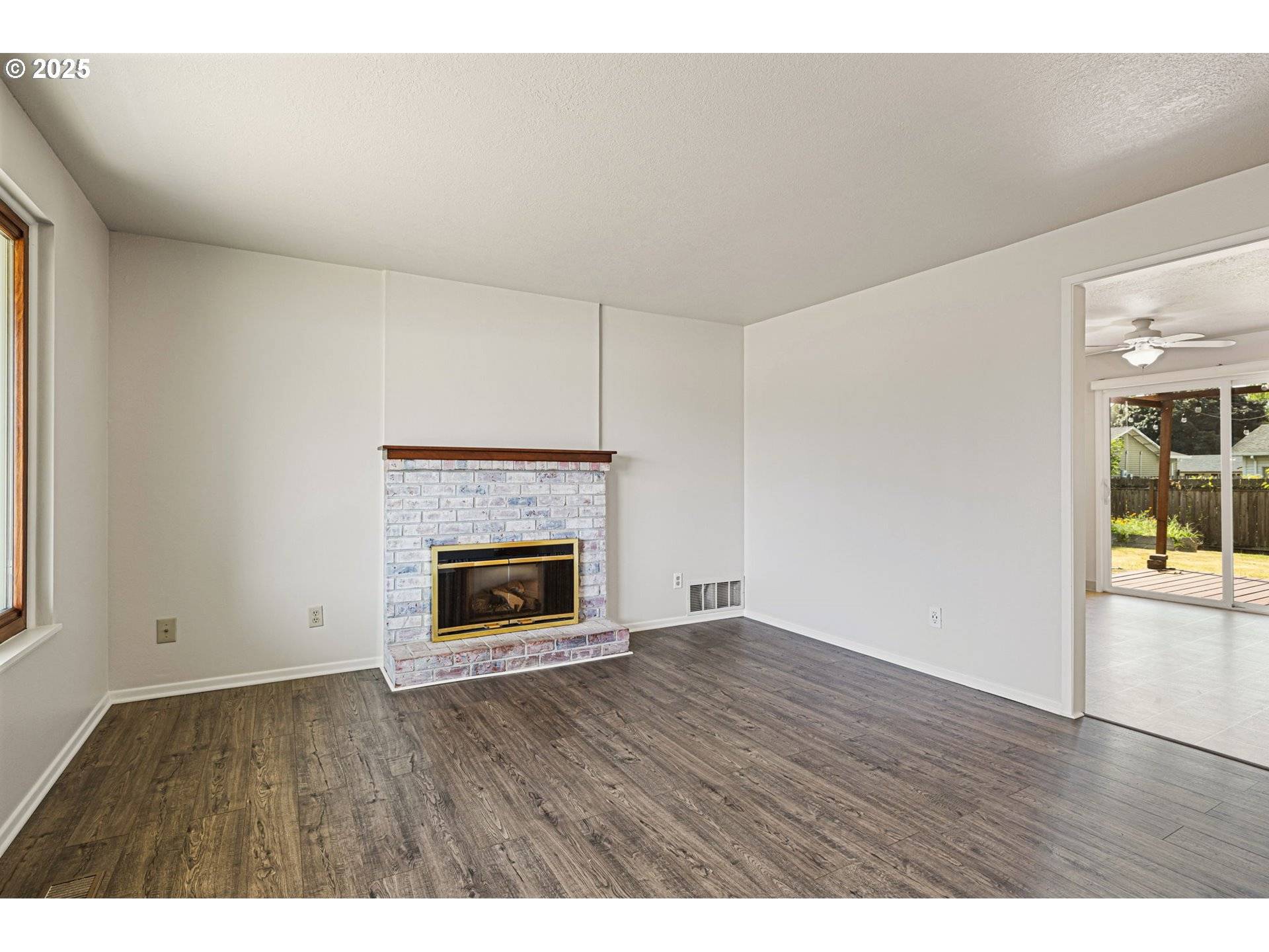 Cornelius, OR 97113,881 S LINDEN ST