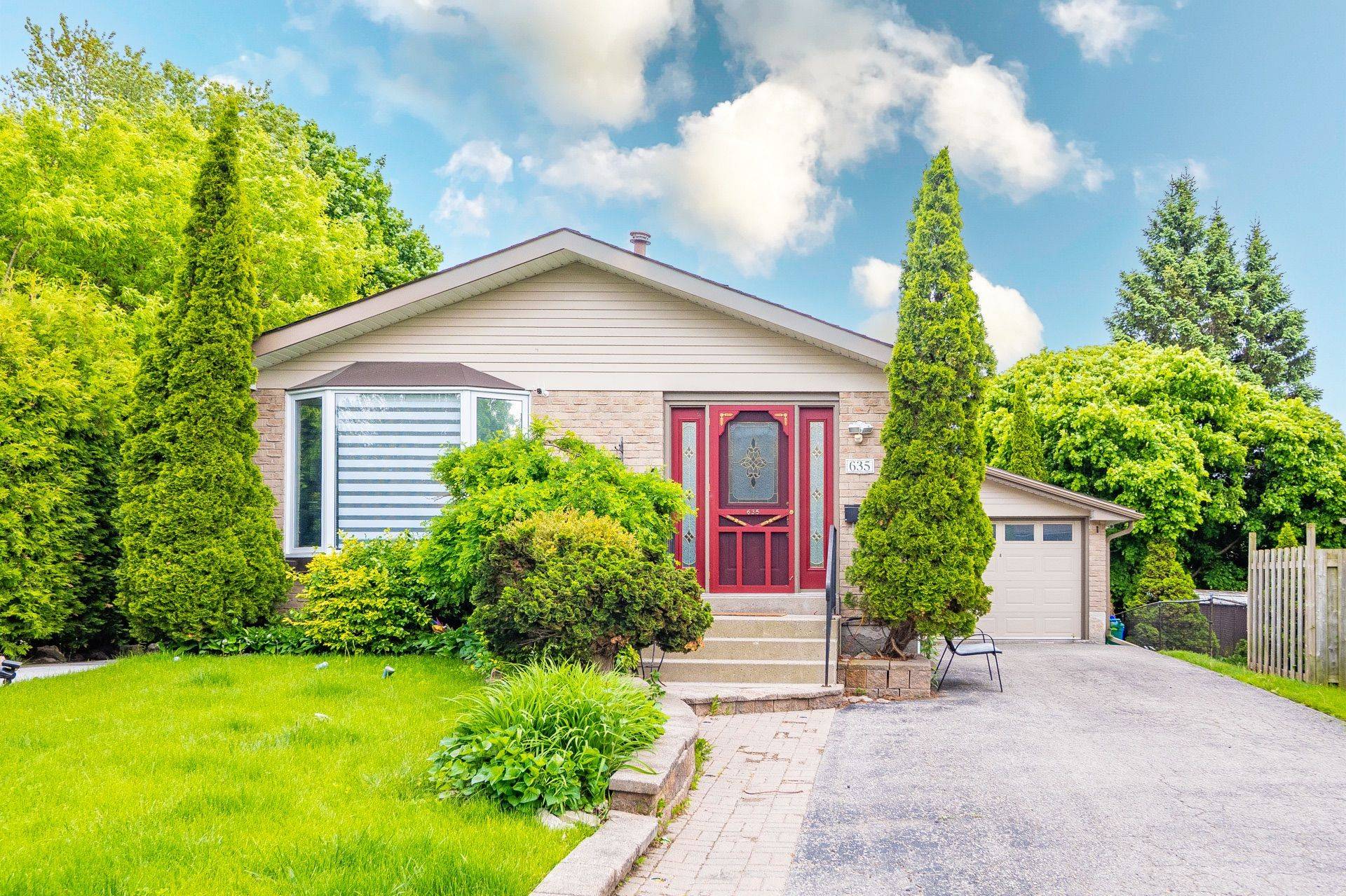 Oshawa, ON L1H 7V3,635 Capilano CRES