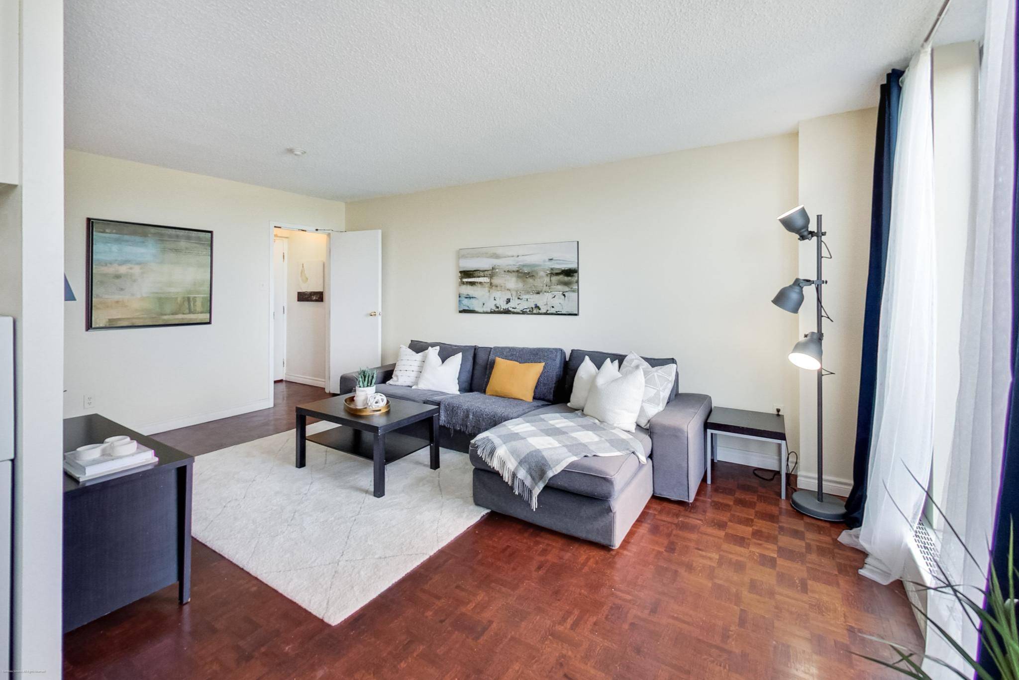 Toronto E03, ON M4C 4C2,1071 woodbine AVE #408