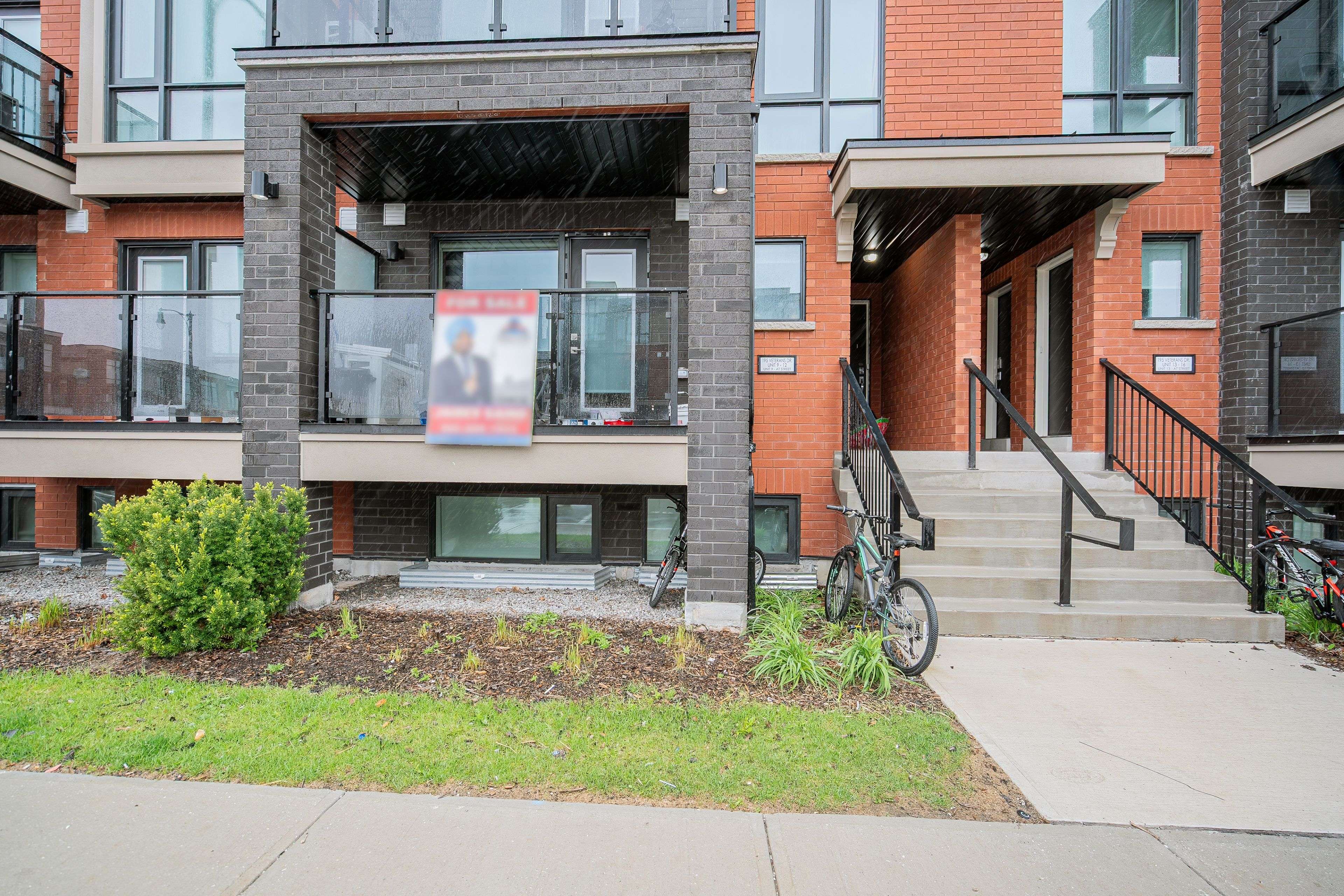 Brampton, ON L7A 5L2,195 Veterans DR #10