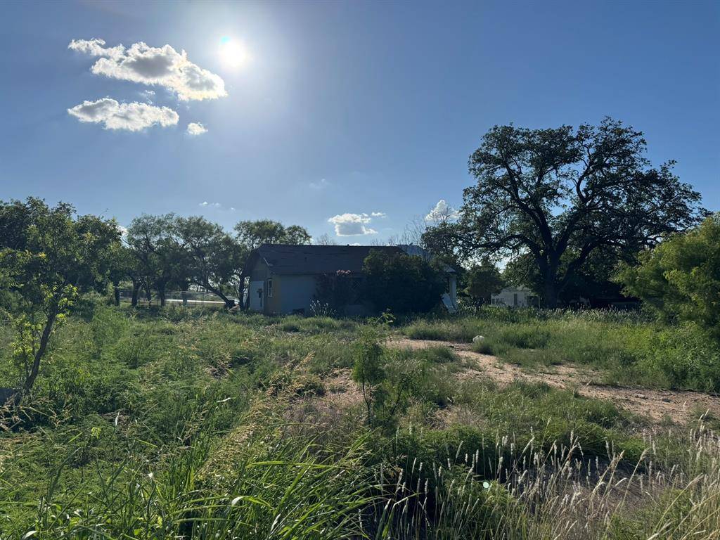 Brady, TX 76825,703 W 2nd Street
