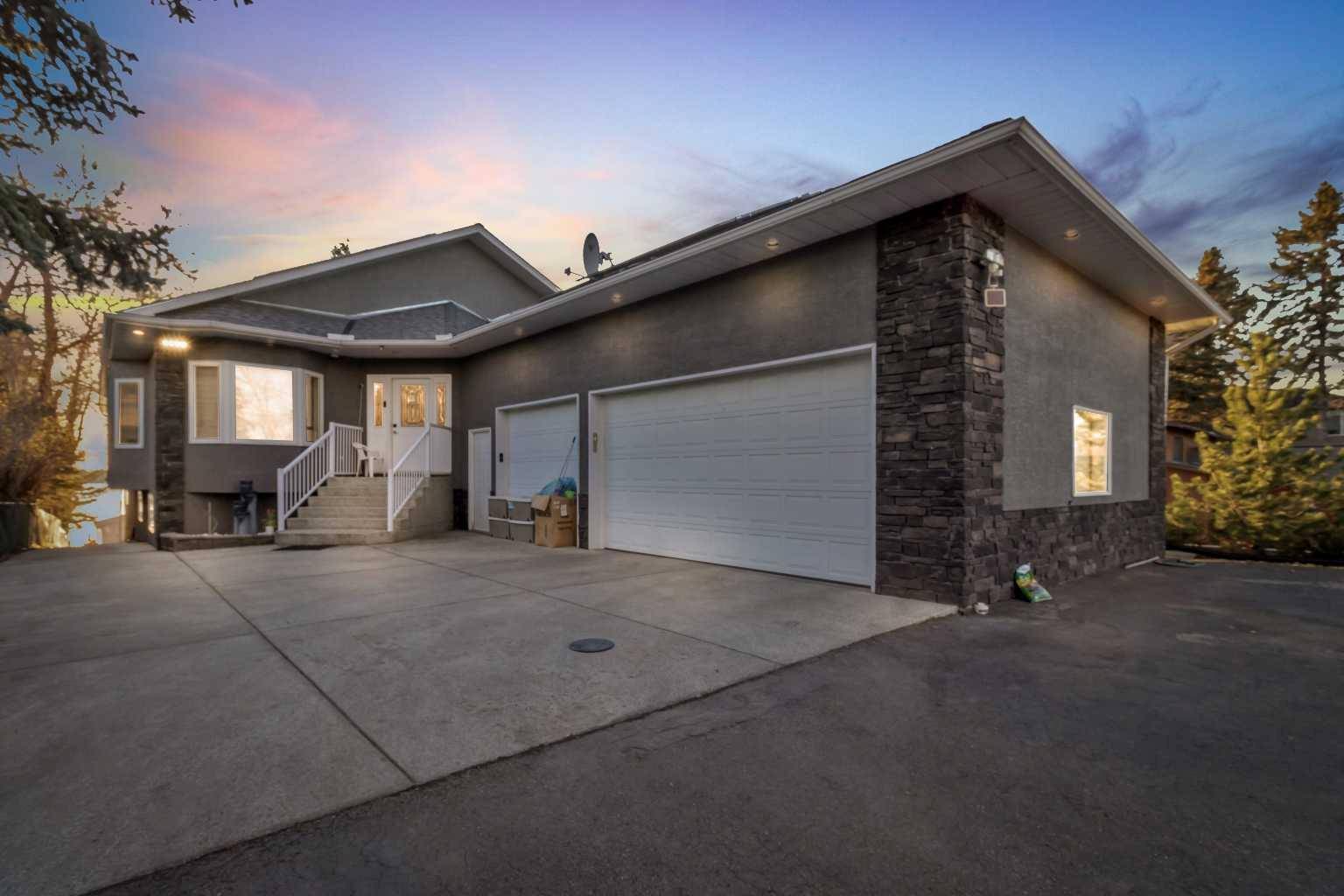 Chestermere, AB T1X 1A4,627 East Chestermere DR