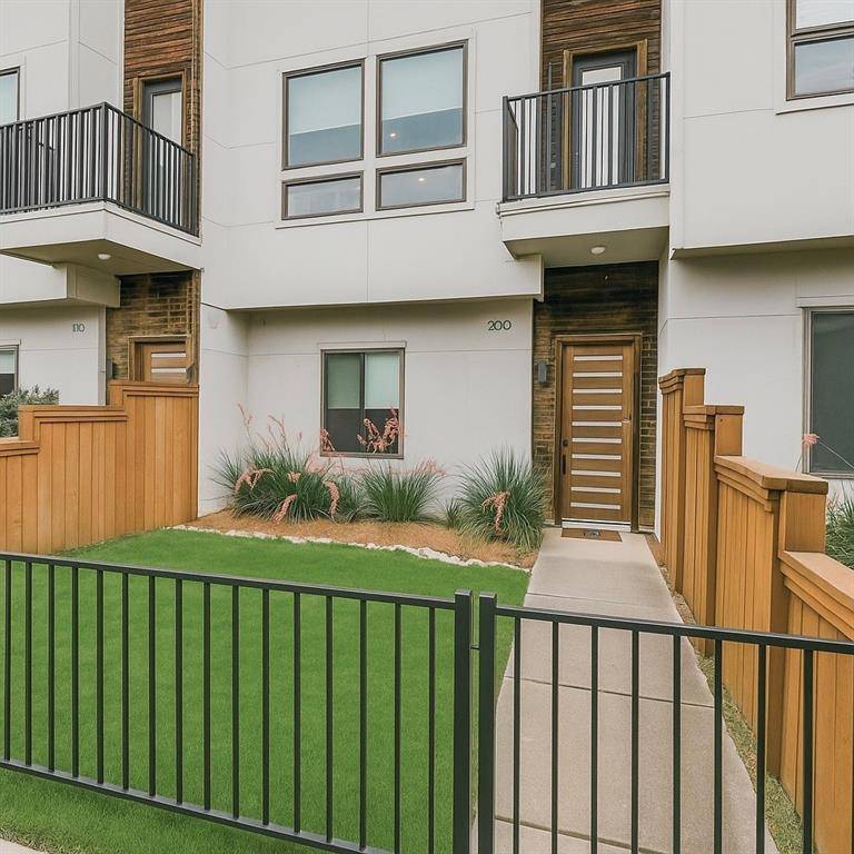 Dallas, TX 75204,3816 Roseland Avenue #C200