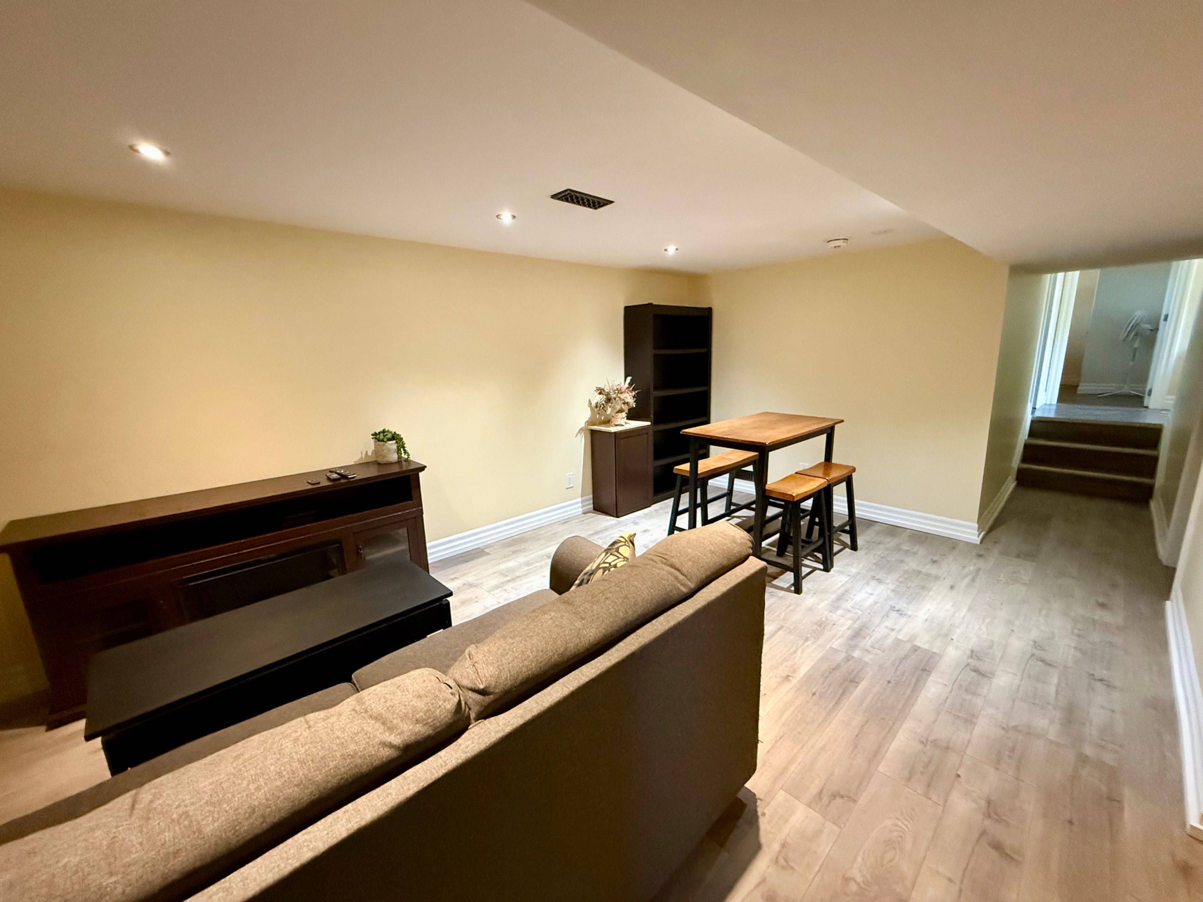 Welland, ON L3C 3J4,77 Woodlawn RD #2