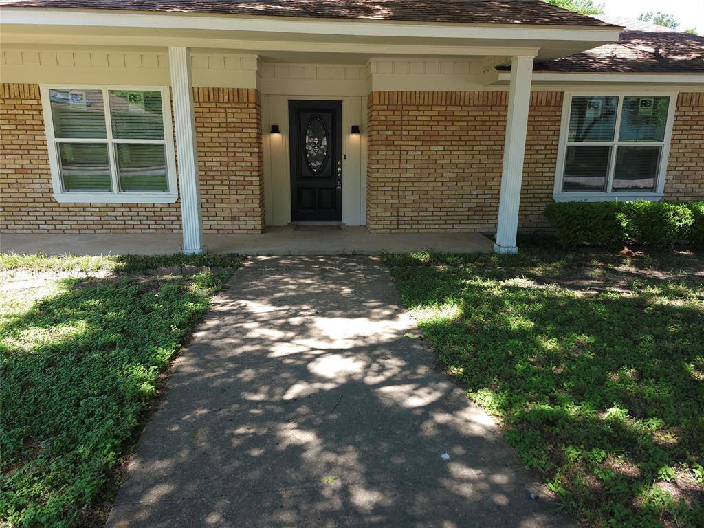 Desoto, TX 75115,1217 Greenbriar Drive