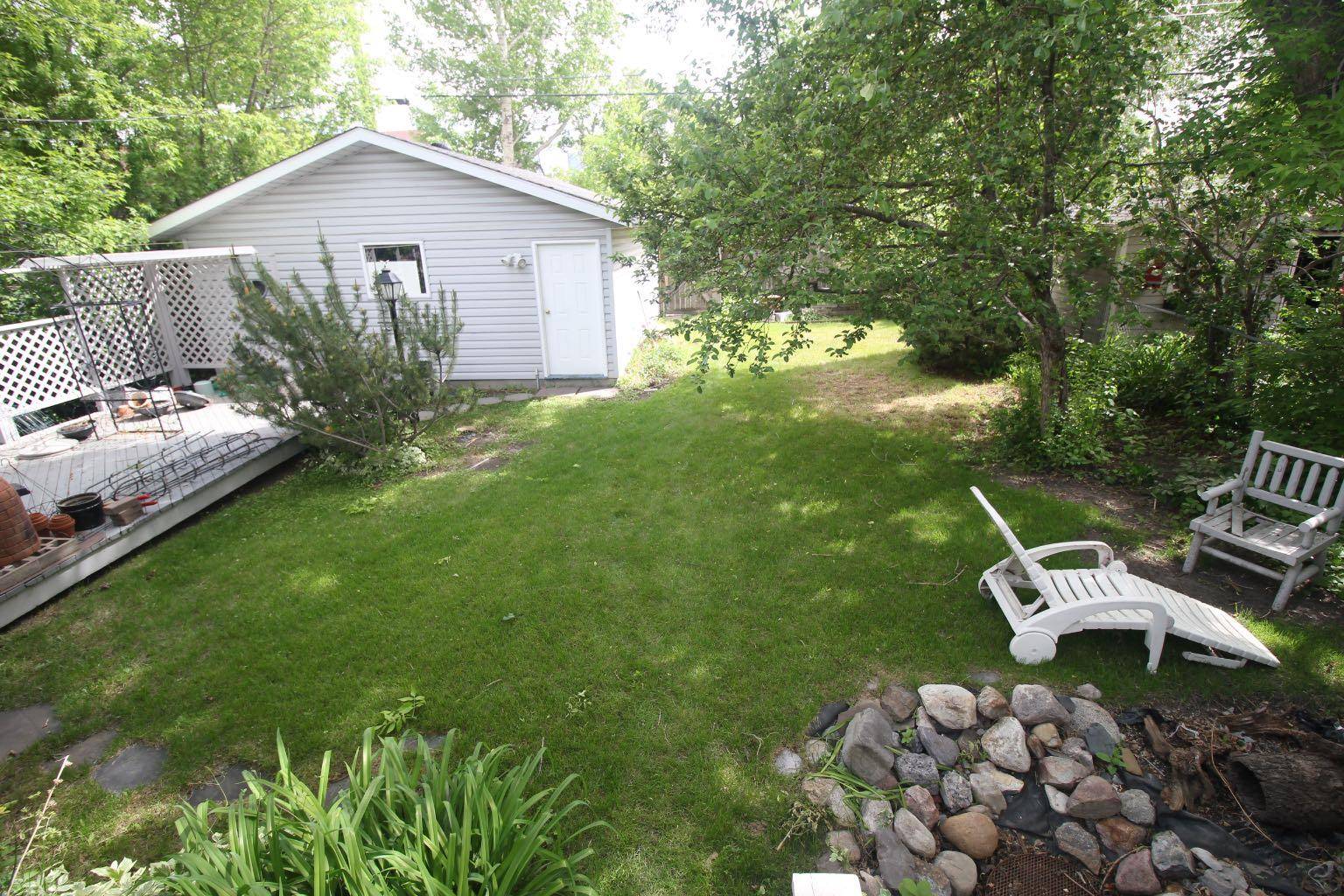 Calgary, AB t2m0c8,327 12 AVE NW