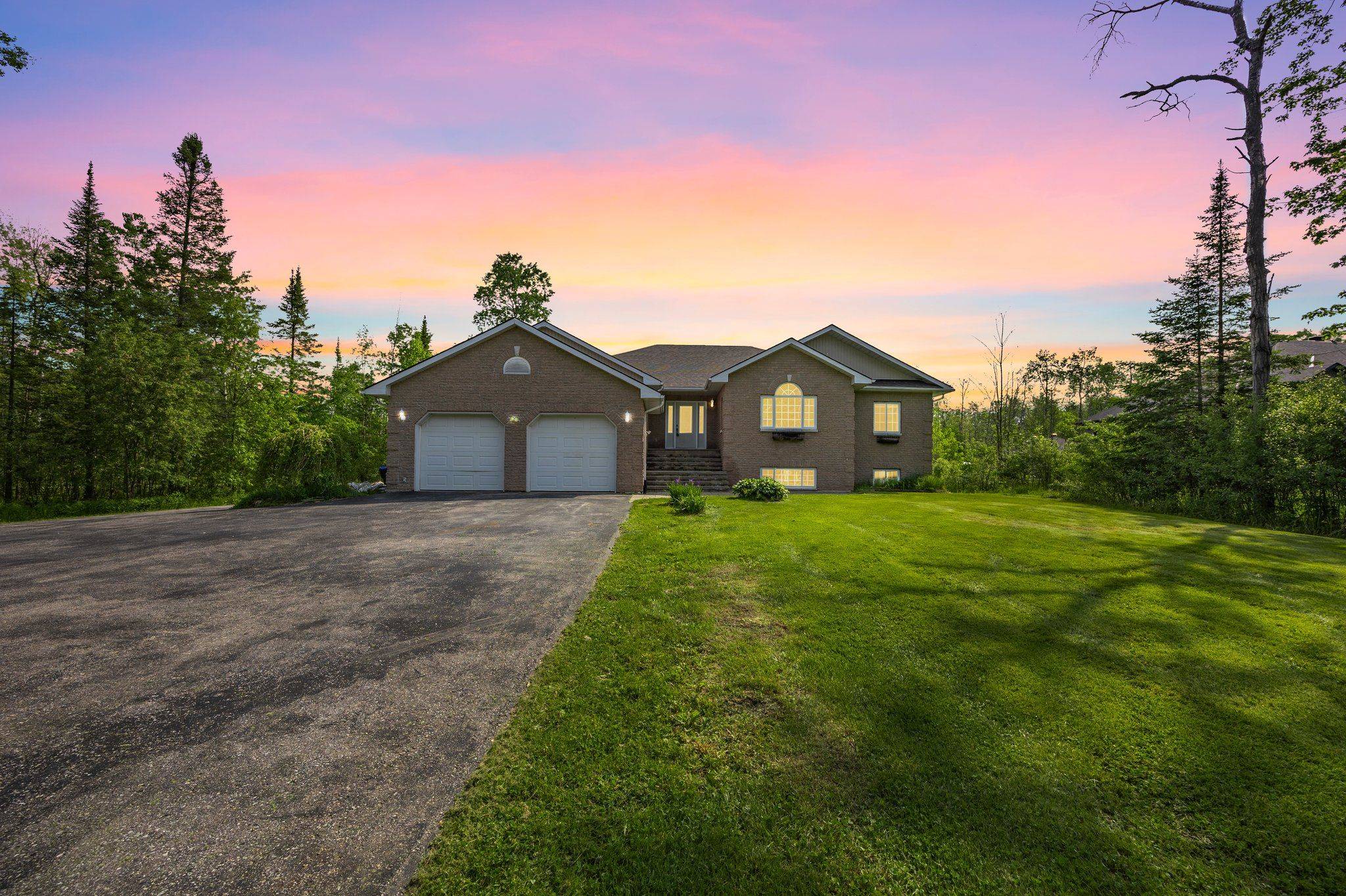 Oro-medonte, ON L0L 1V0,281 Scarlett Line
