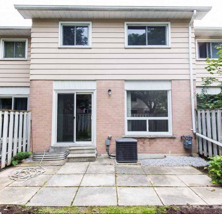 Barrie, ON L4M 5K4,2 Bernick DR #28
