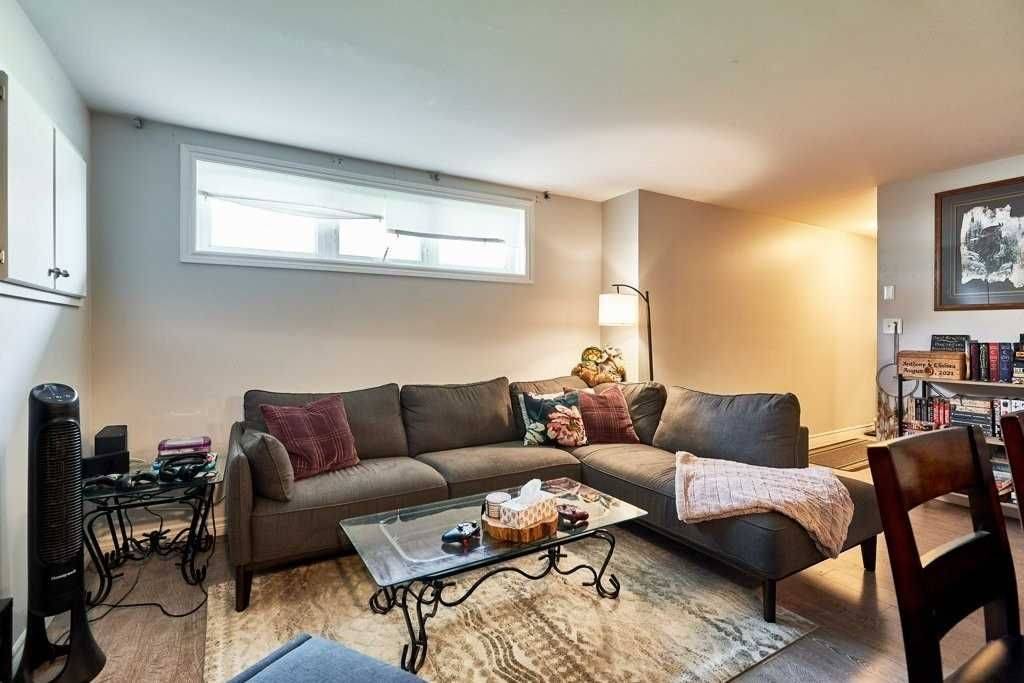 Oshawa, ON L1G 5B9,140 Mary ST N